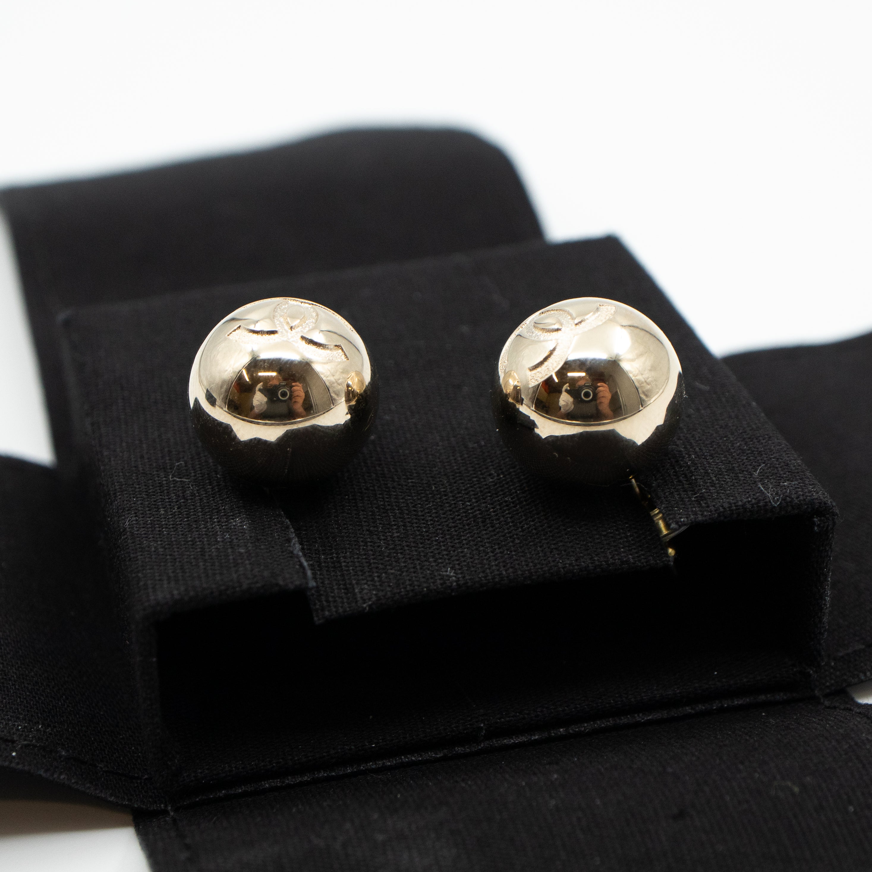 CC Sphere Earrings Light Gold
