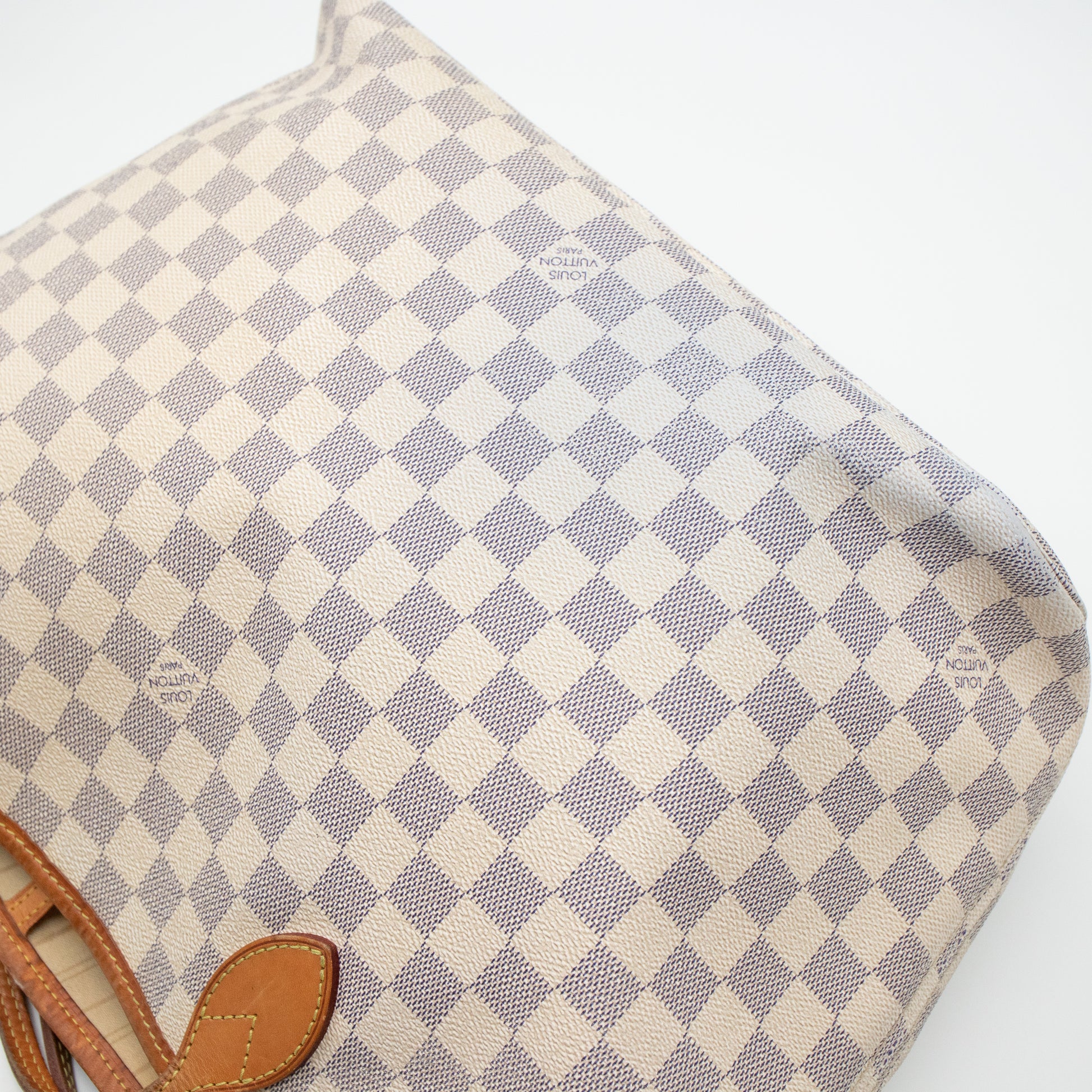Louis Vuitton White And Blue Damier Azur Coated Canvas Neverfull MM Gold  Hardware, 2021-2022 Available For Immediate Sale At Sotheby's