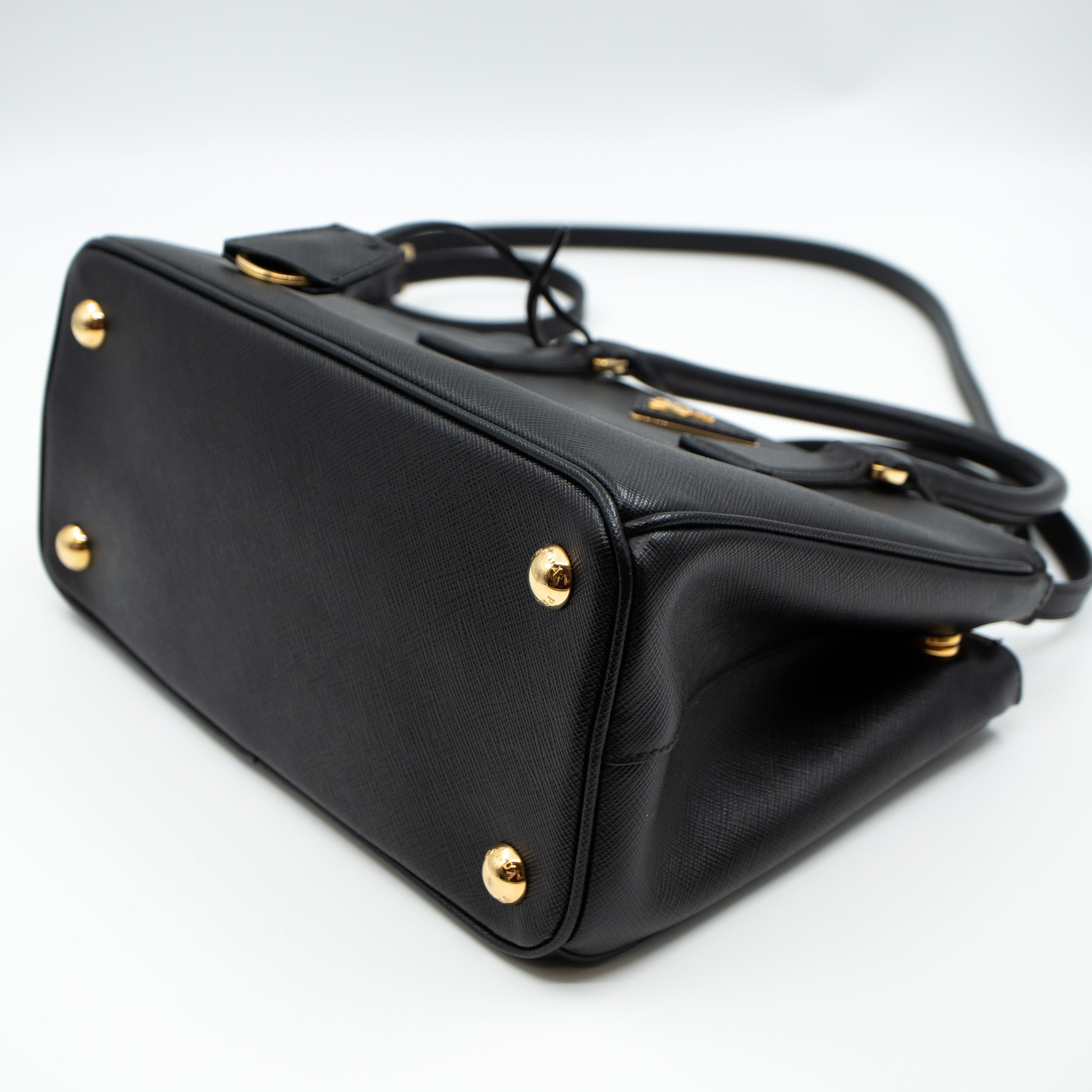 Galleria Small Double Zip Black Saffiano