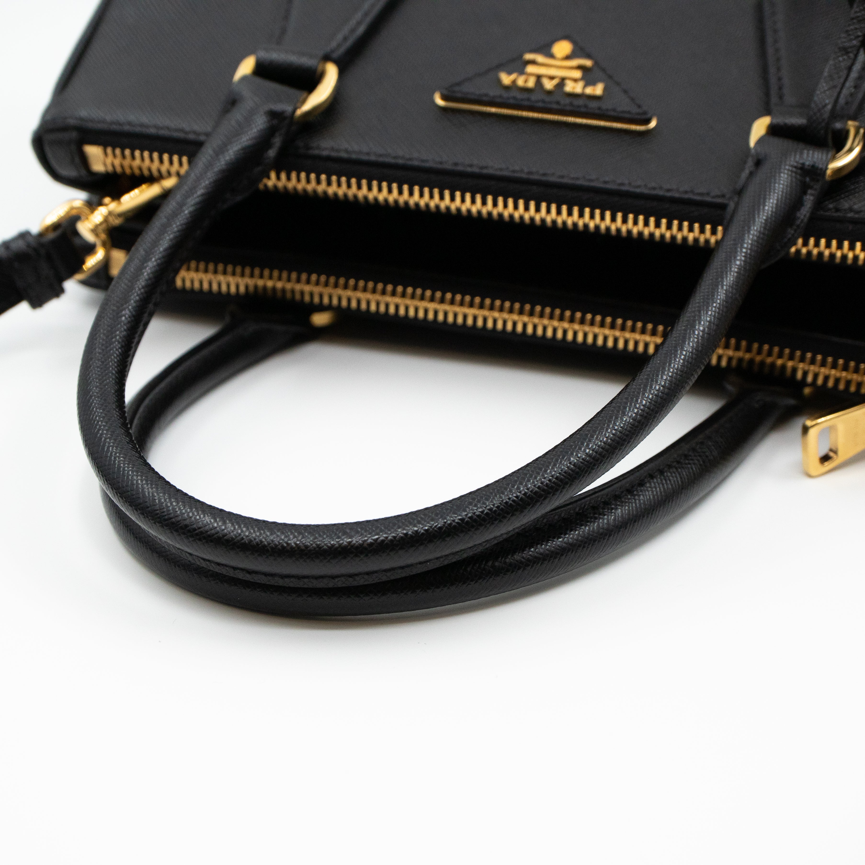 Galleria Small Double Zip Black Saffiano