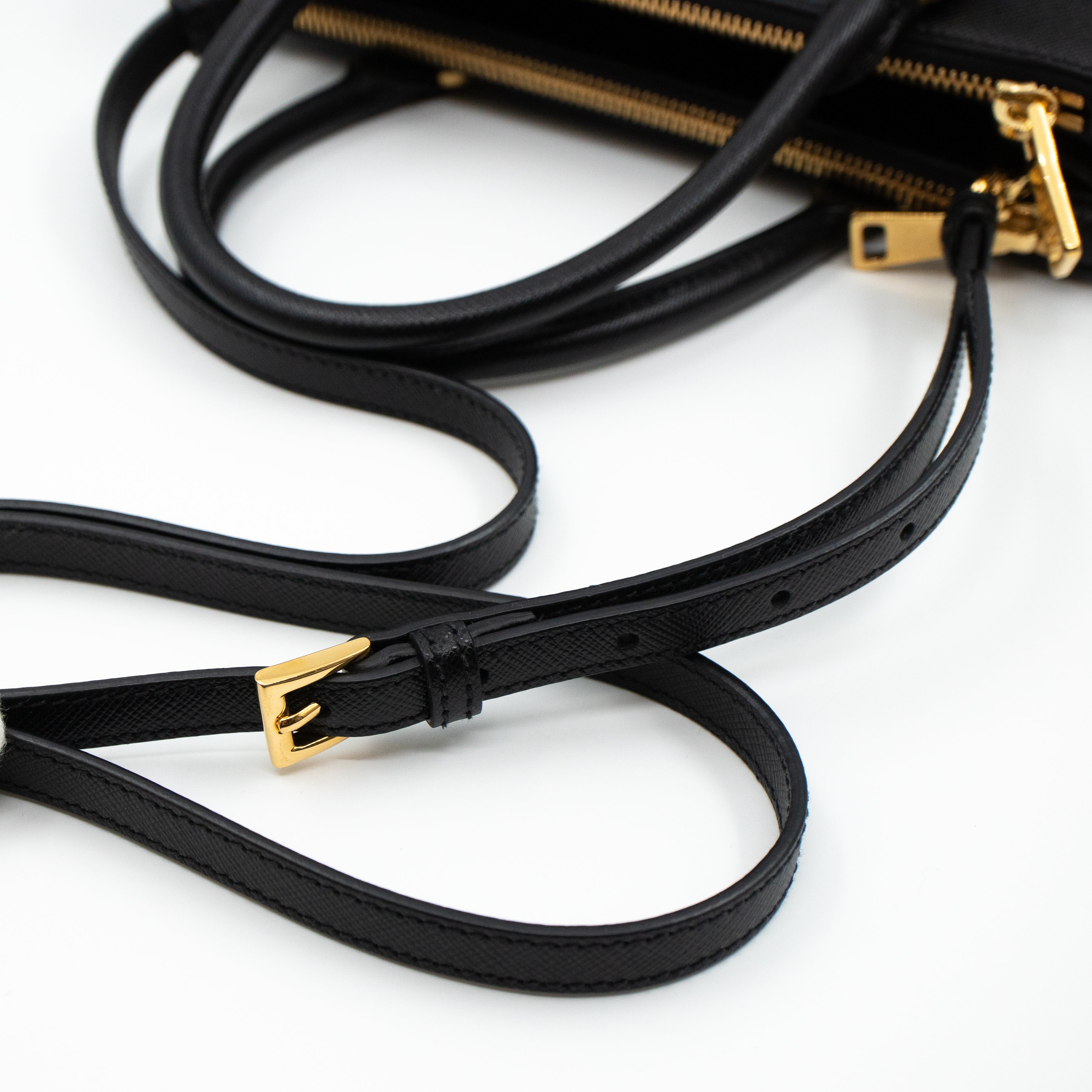 Galleria Small Double Zip Black Saffiano