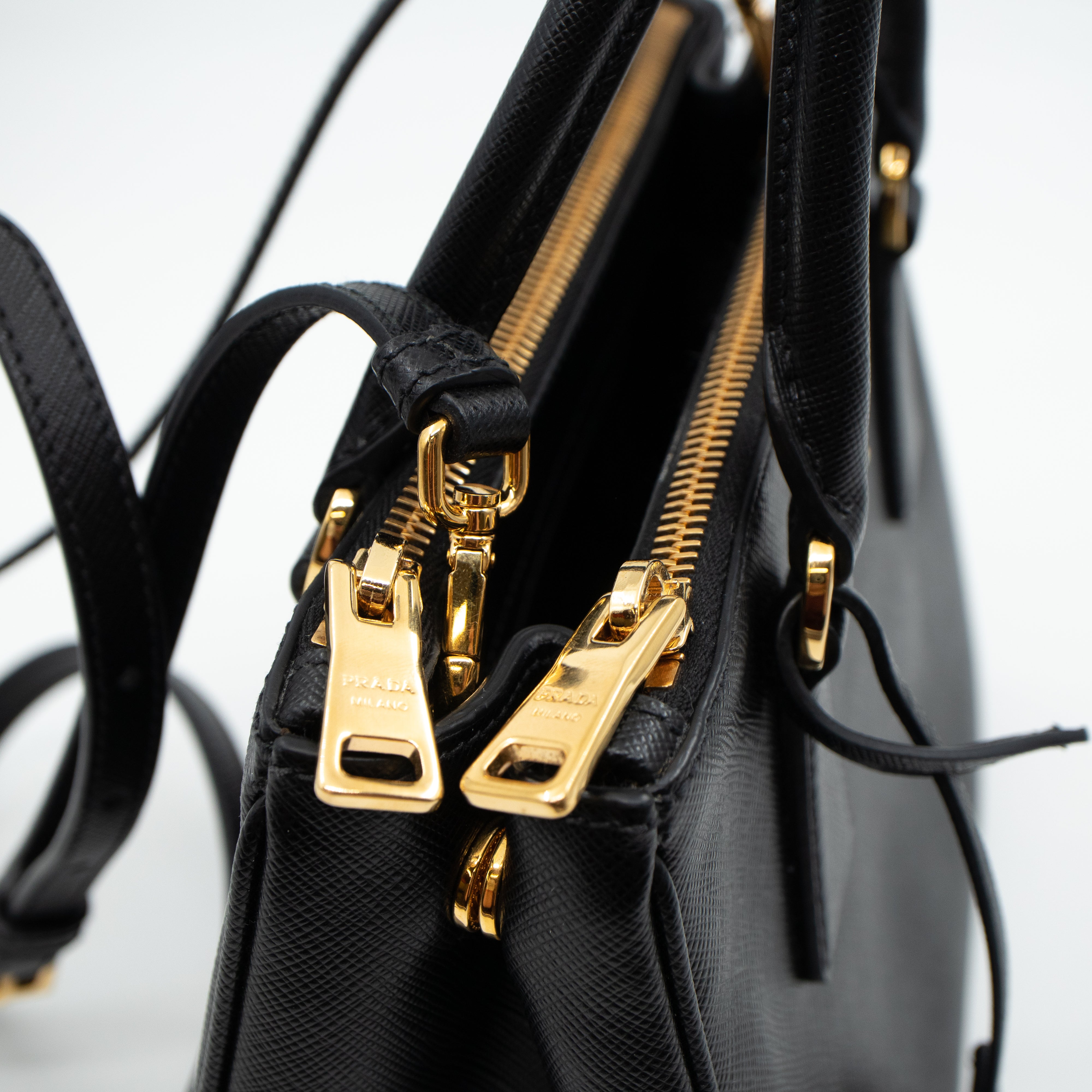 Galleria Small Double Zip Black Saffiano