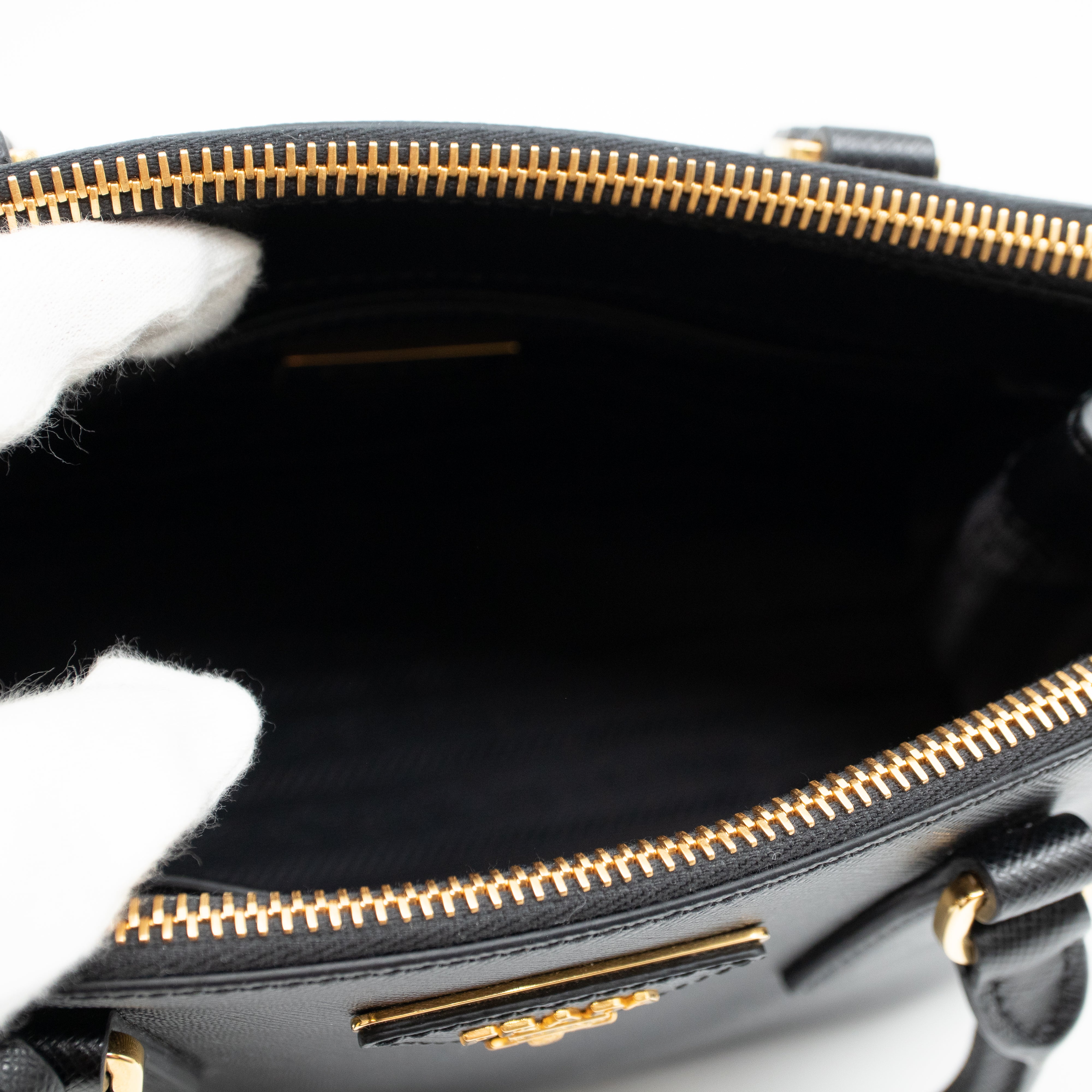 Galleria Small Double Zip Black Saffiano