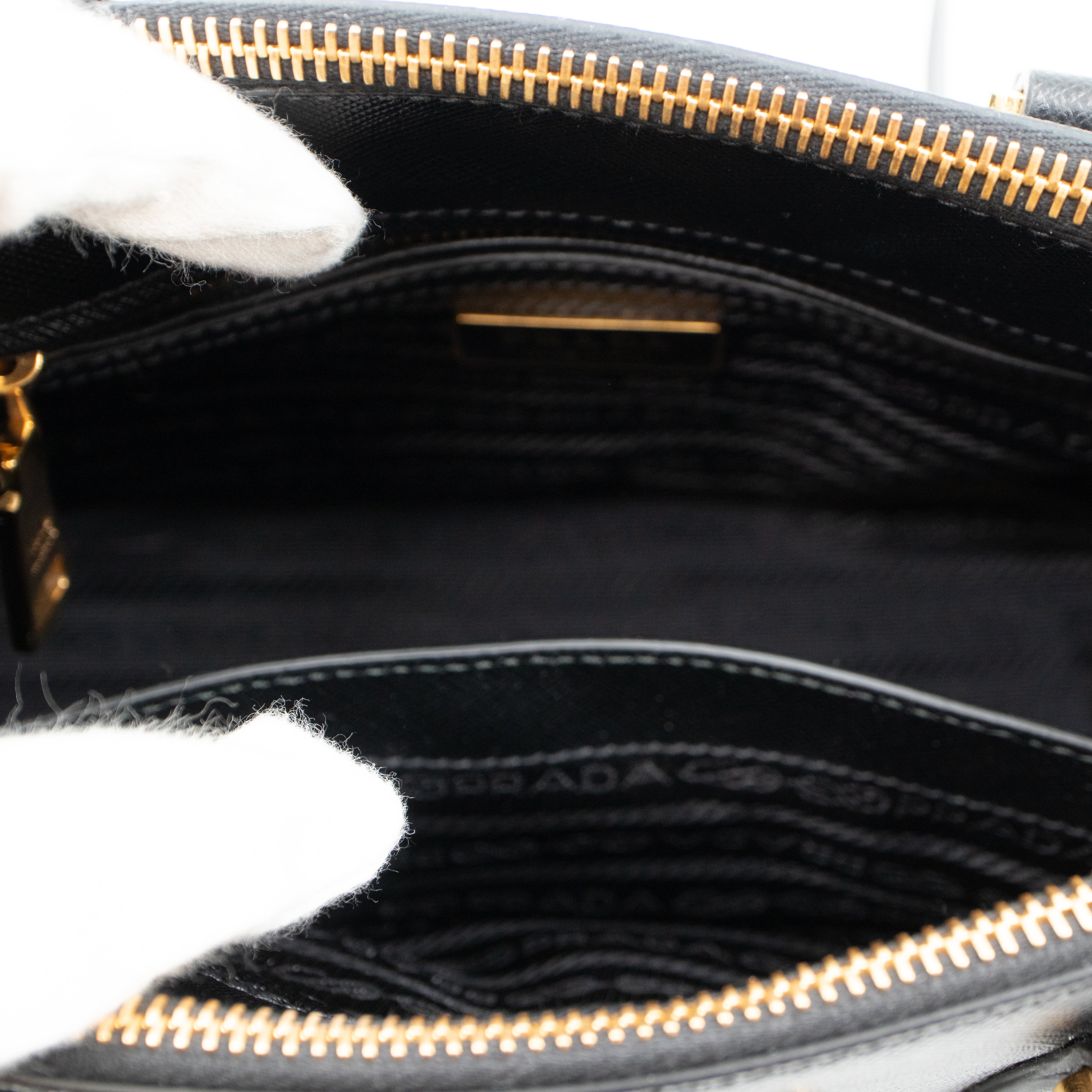 Galleria Small Double Zip Black Saffiano