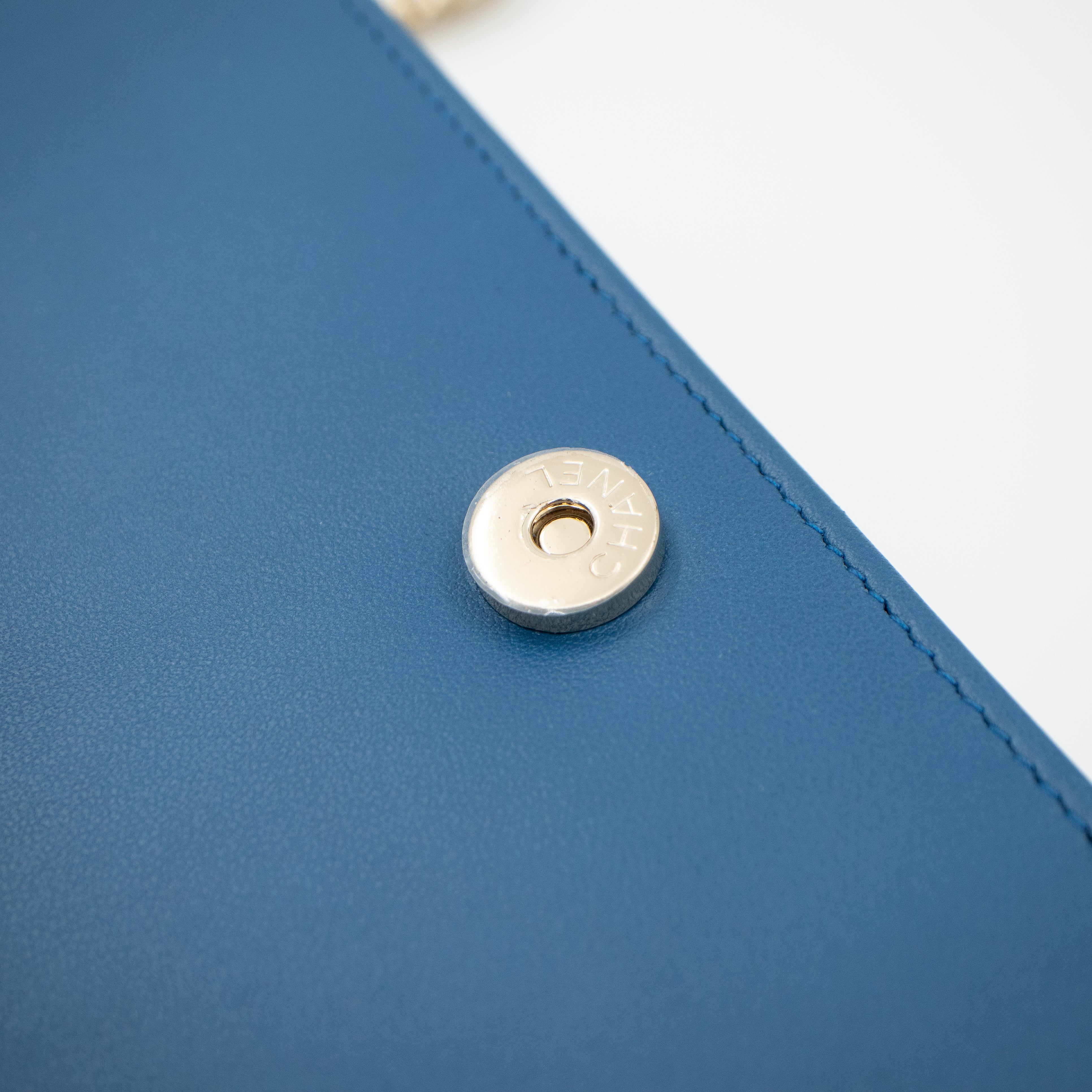 Boy Wallet On Chain Blue Caviar Gold
