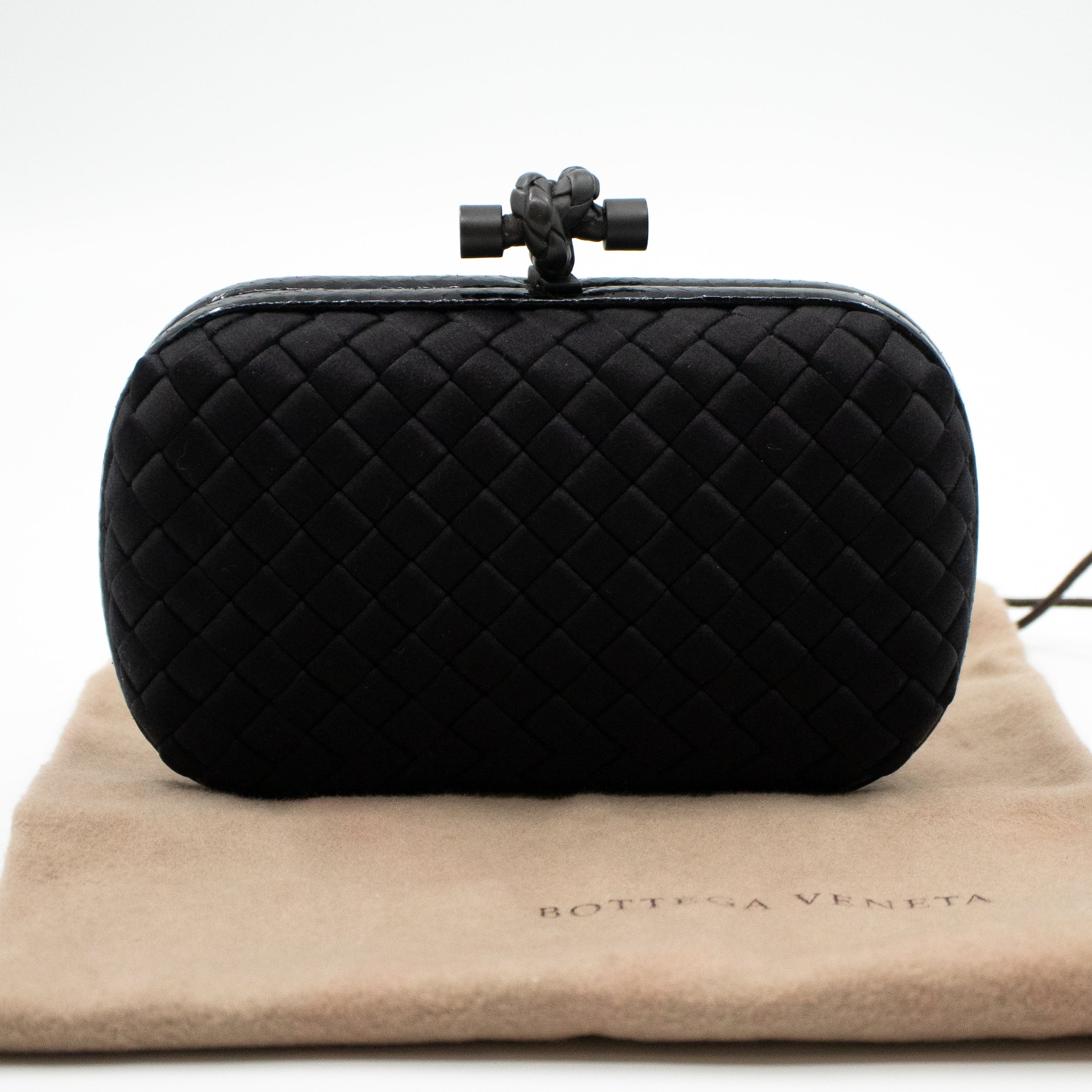 Bottega veneta discount satin knot clutch