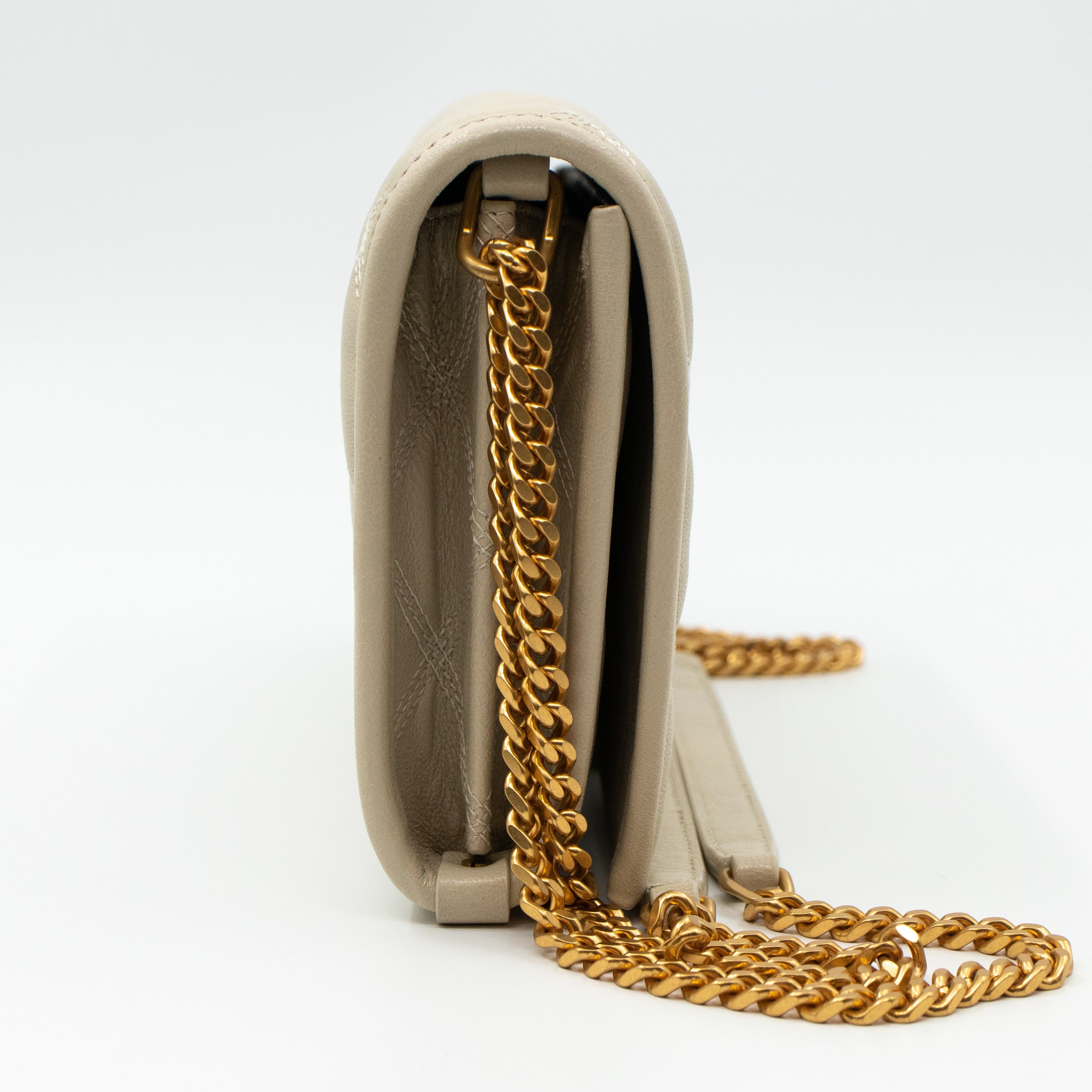 Becky Wallet on Chain Blanc Leather