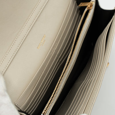 Becky Wallet on Chain Blanc Leather