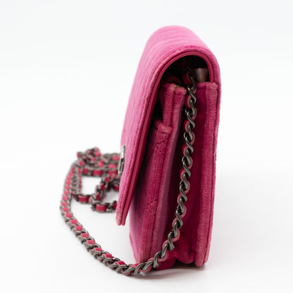 Boy Wallet On Chain Pink Velvet