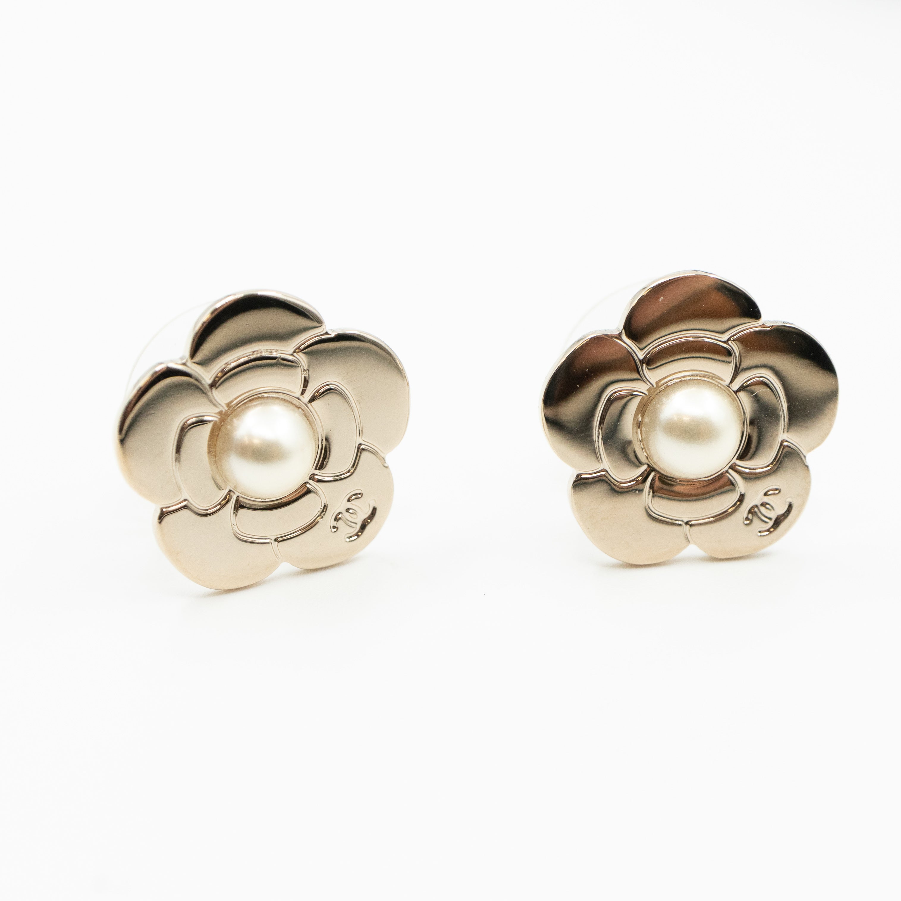 Camellia Pearl Earrings Light Gold