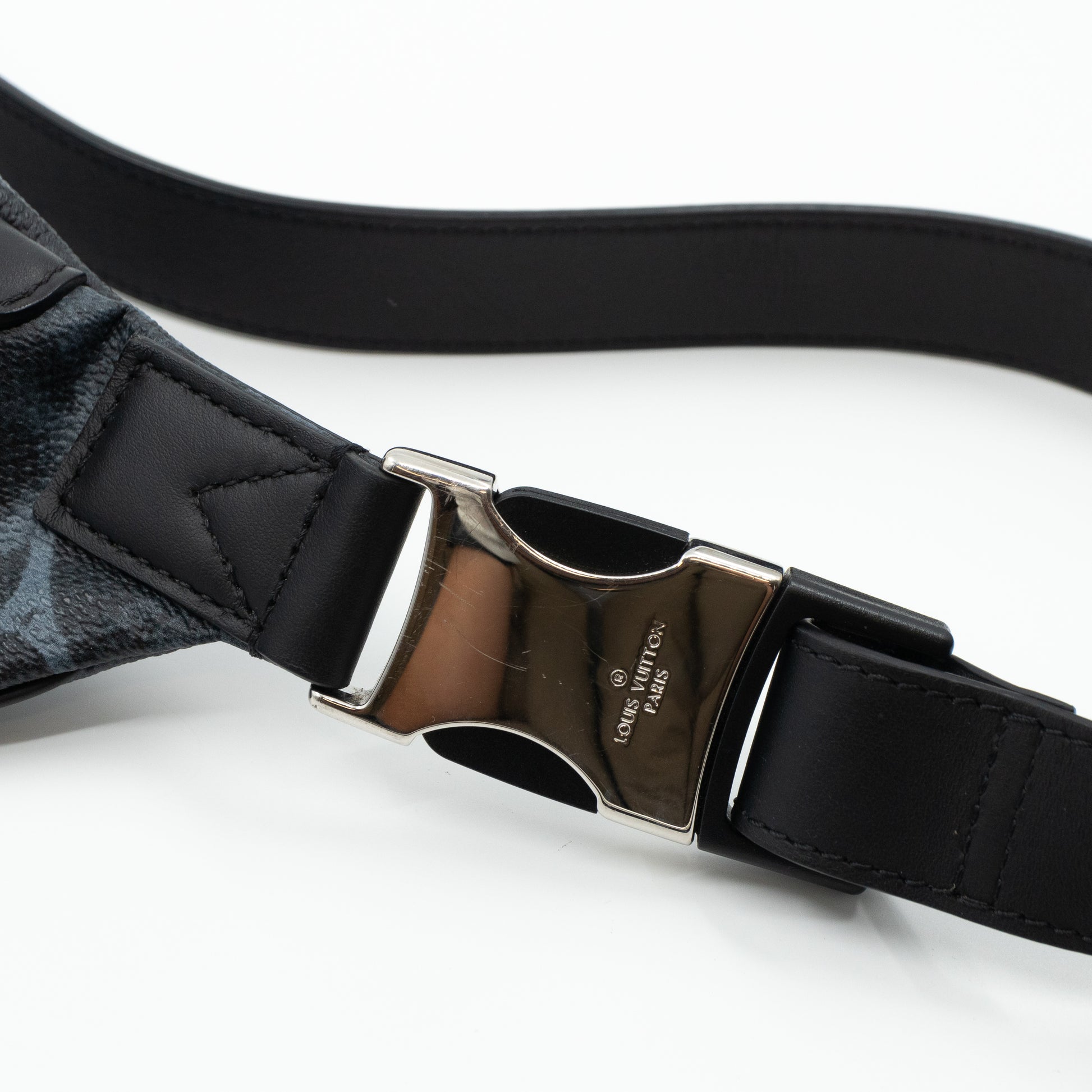 Louis Vuitton Discovery Bambag PM Body Bag Black P13038 – NUIR VINTAGE