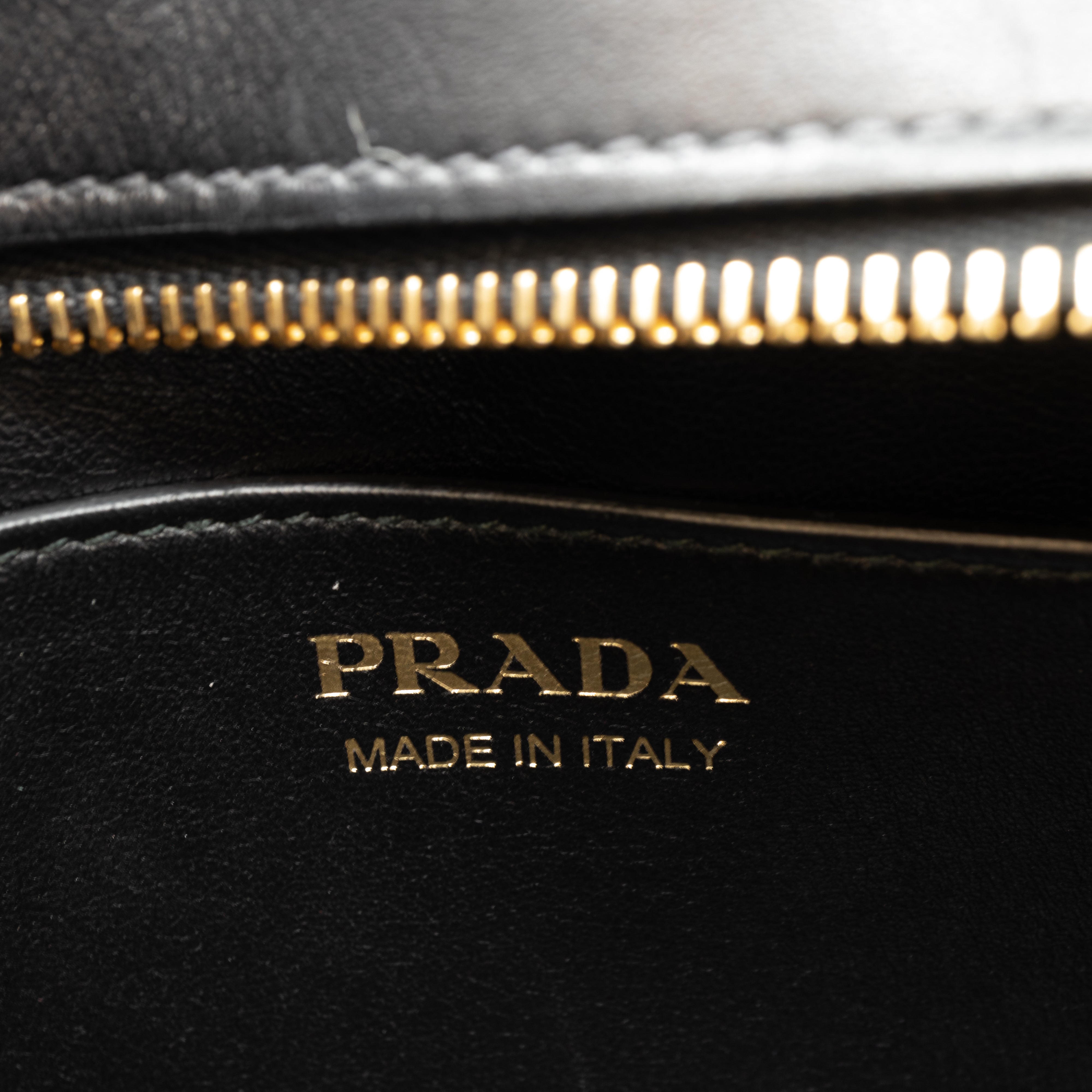Esplanade Shoulder Bag Greche Black Leather