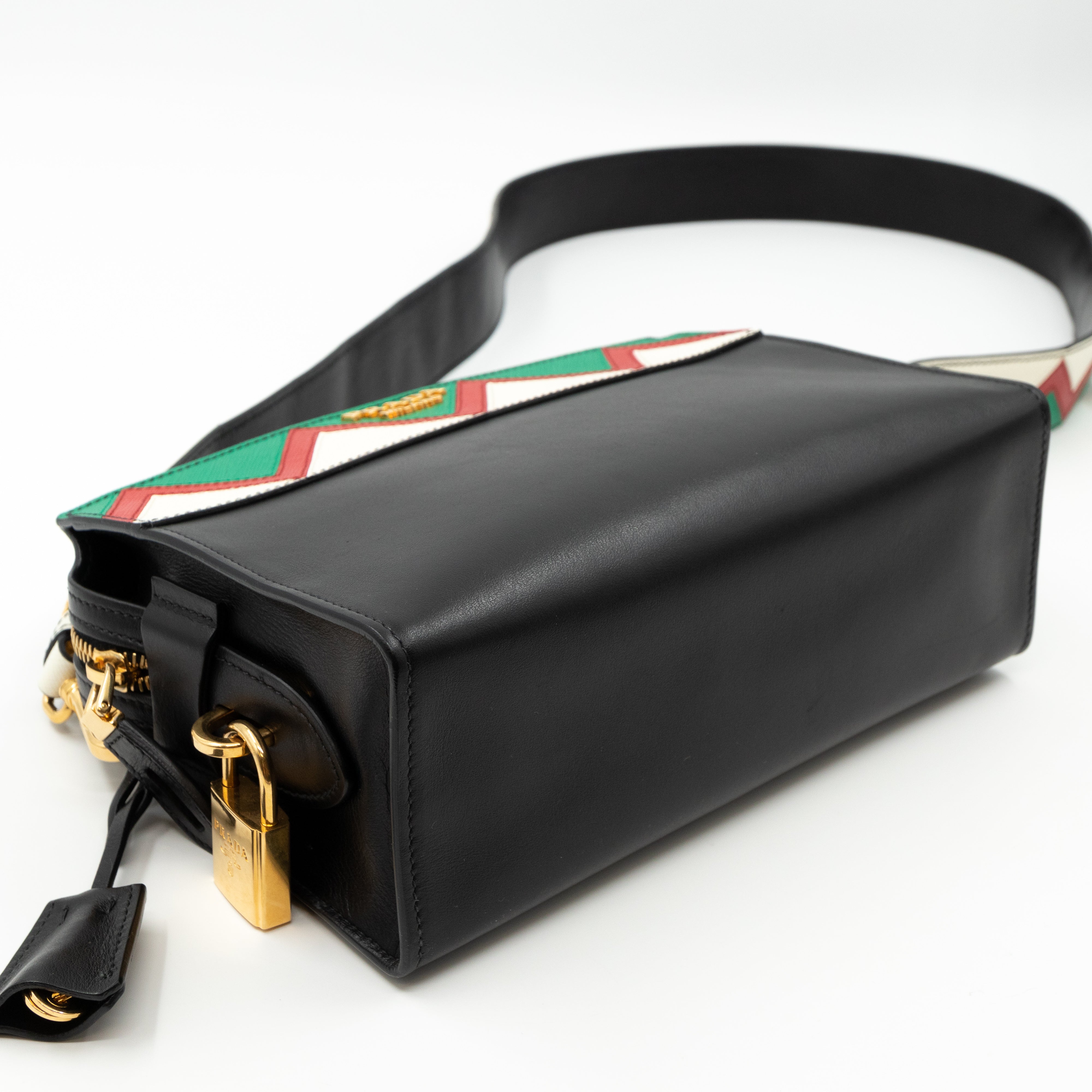 Esplanade Shoulder Bag Greche Black Leather