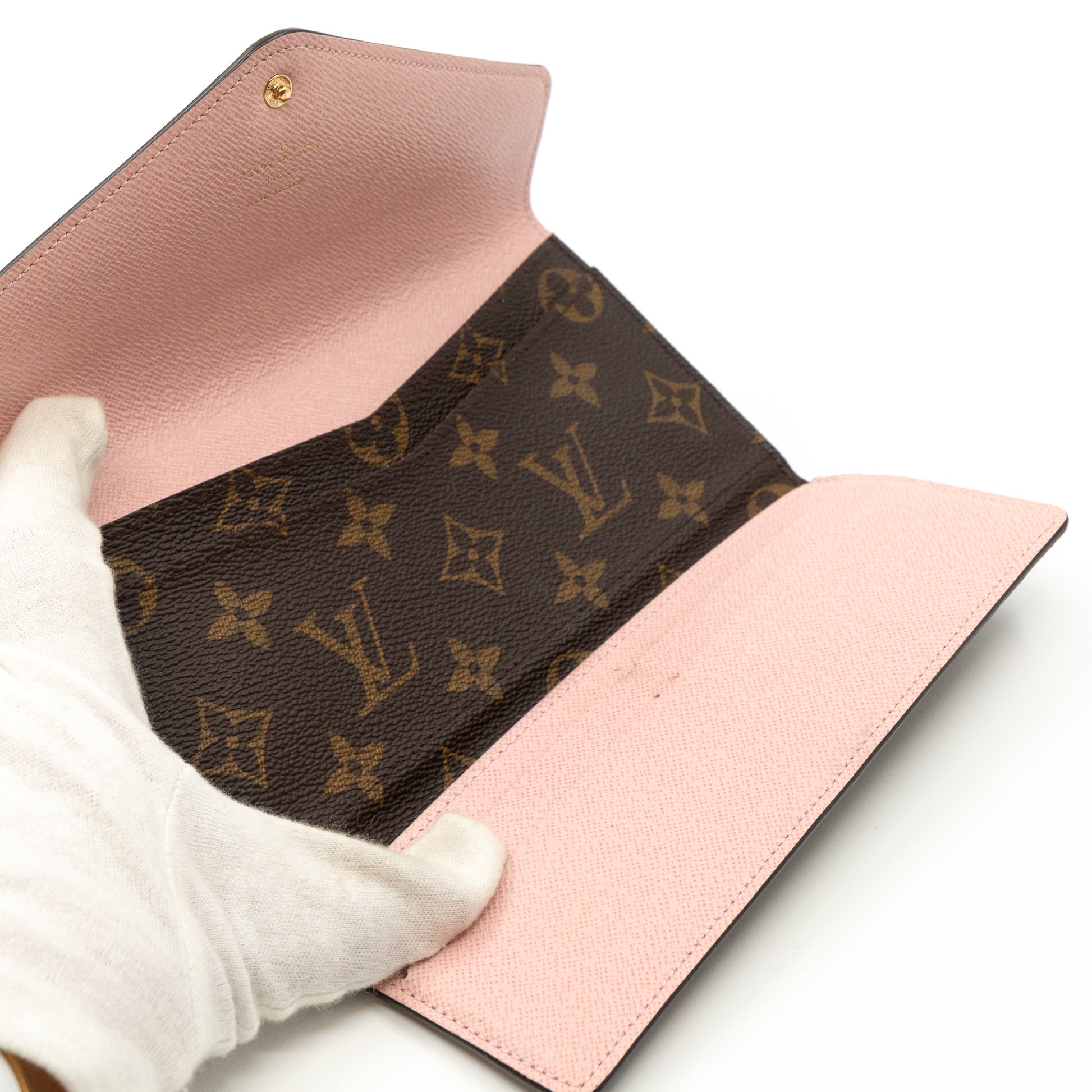 I bought the Joséphine wallet in rose ballerine yesterday (1st LV