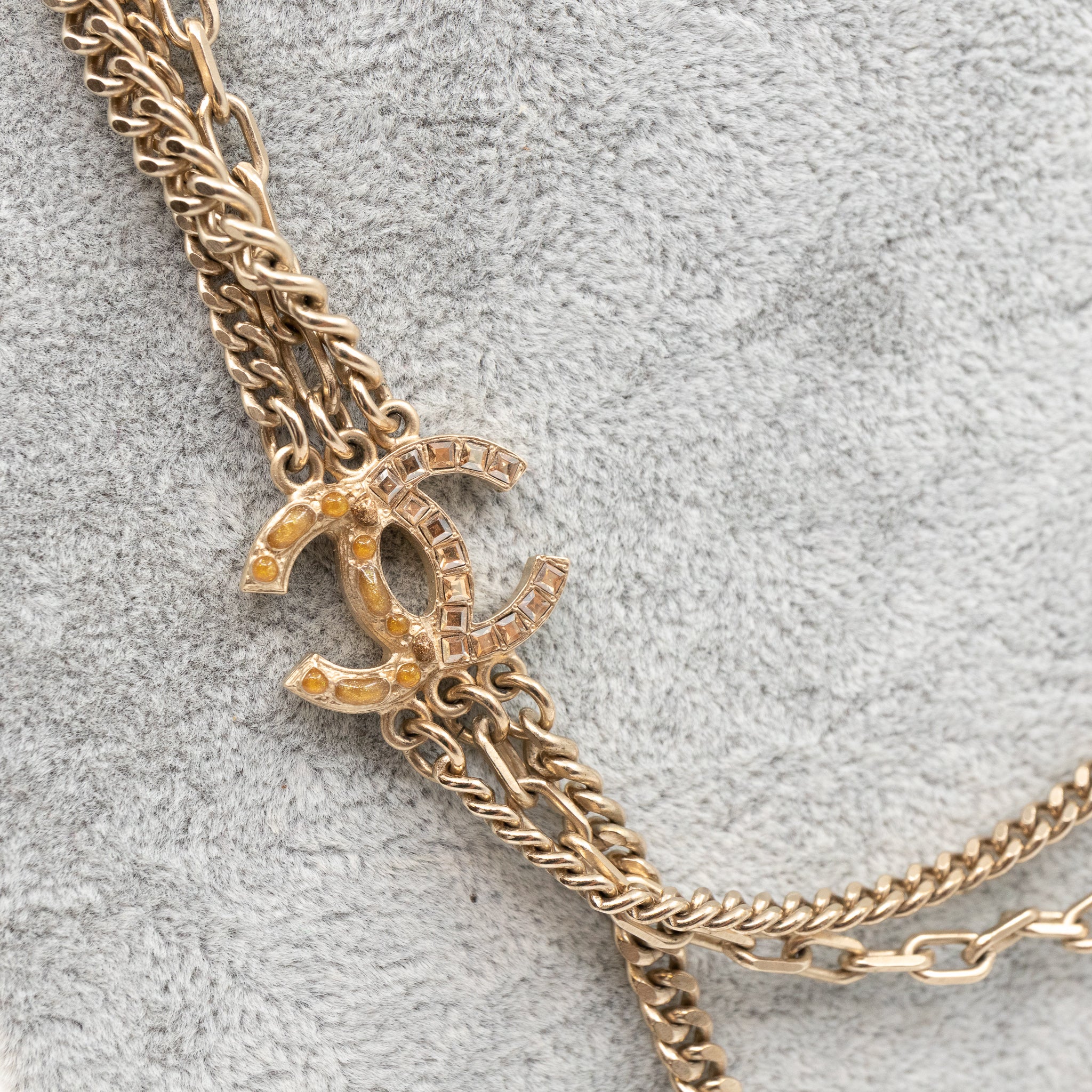 Triple Chain CC Necklace Light Gold