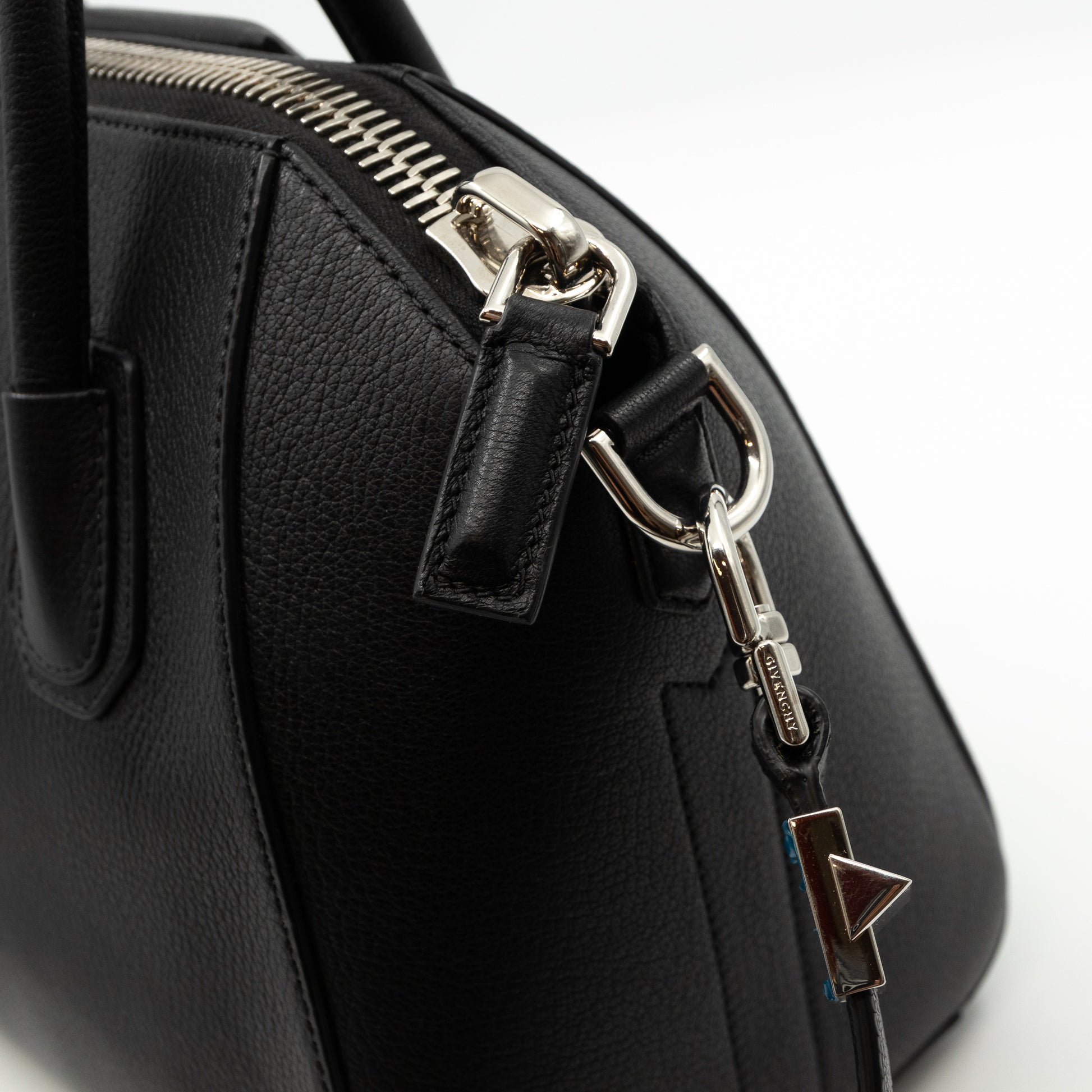 Givenchy – Givenchy Antigona Small Black Leather – Queen Station