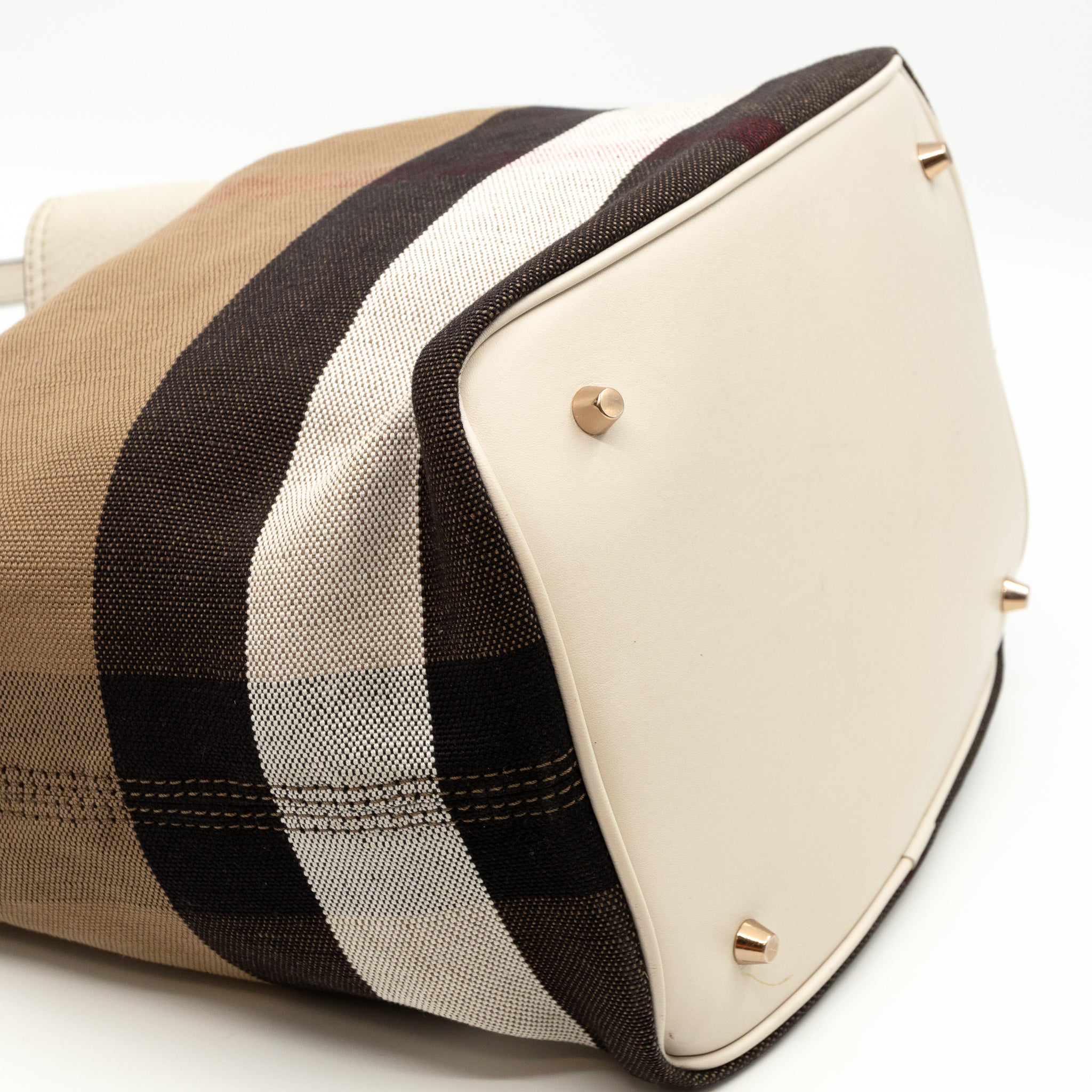 Ashby Medium Bucket Bag Check White