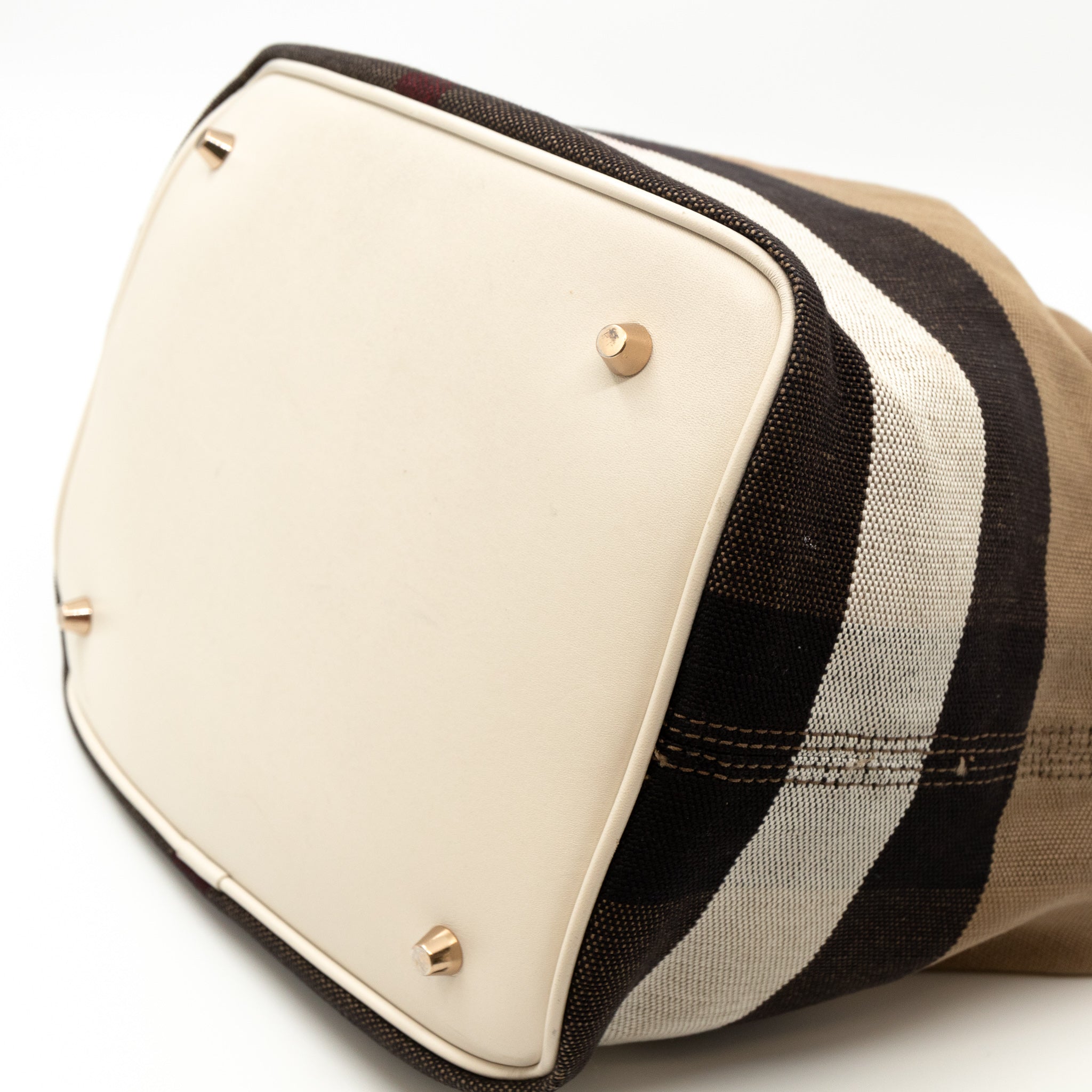 Ashby Medium Bucket Bag Check White