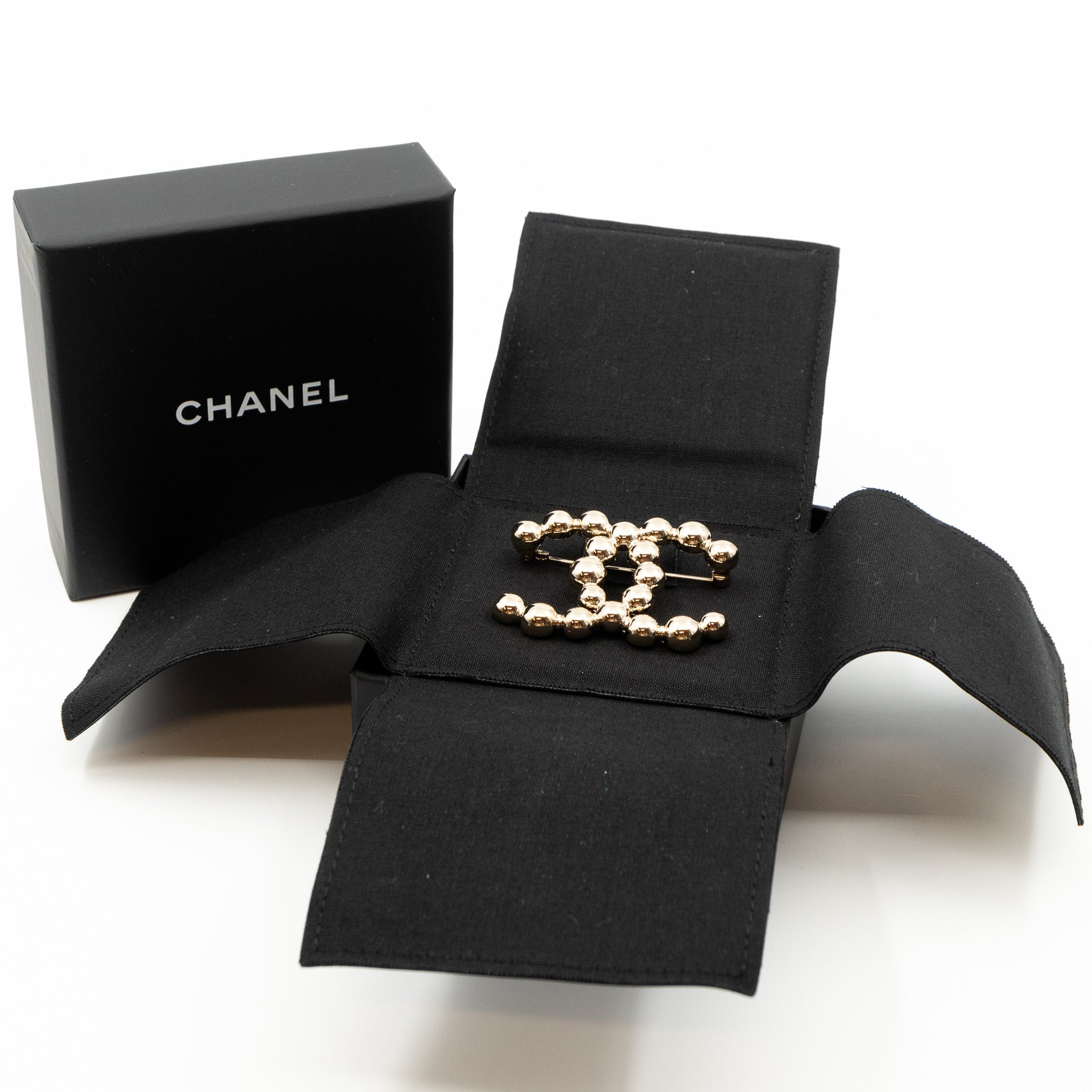 CC Metal Pearls Brooch