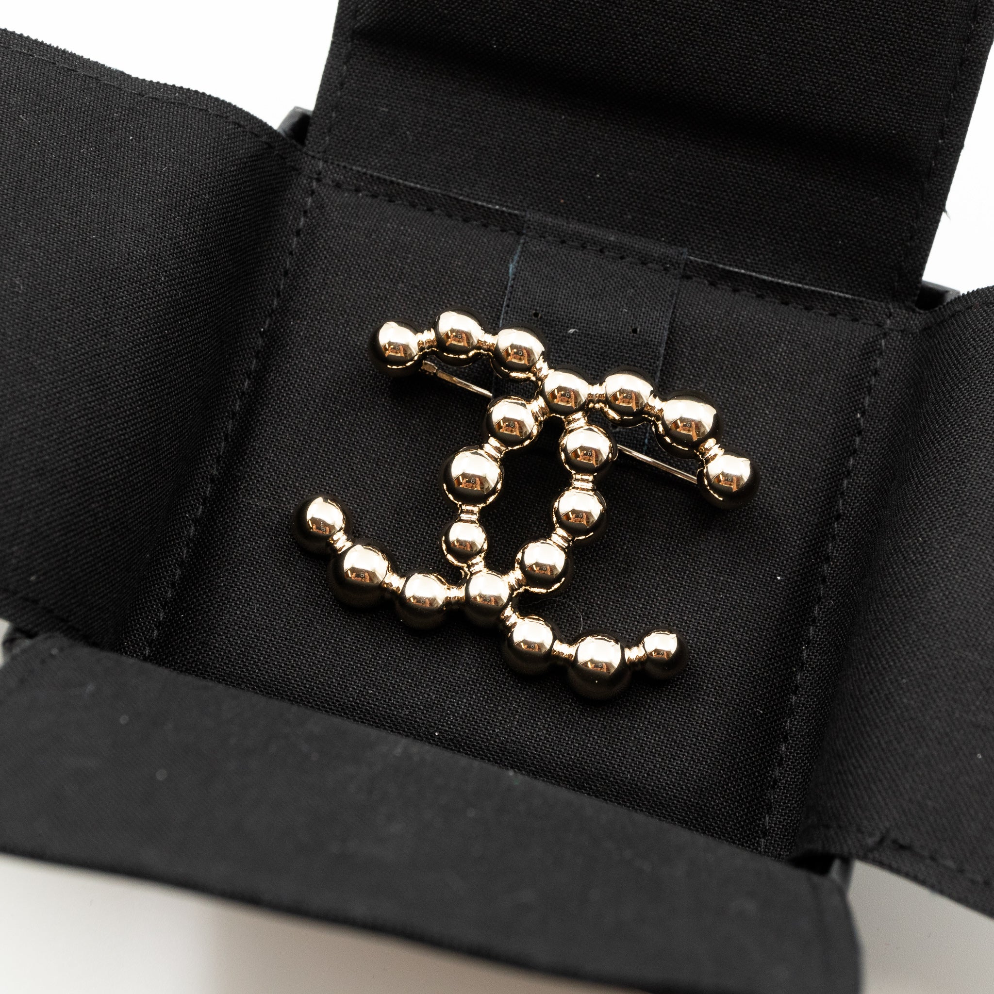 CC Metal Pearls Brooch