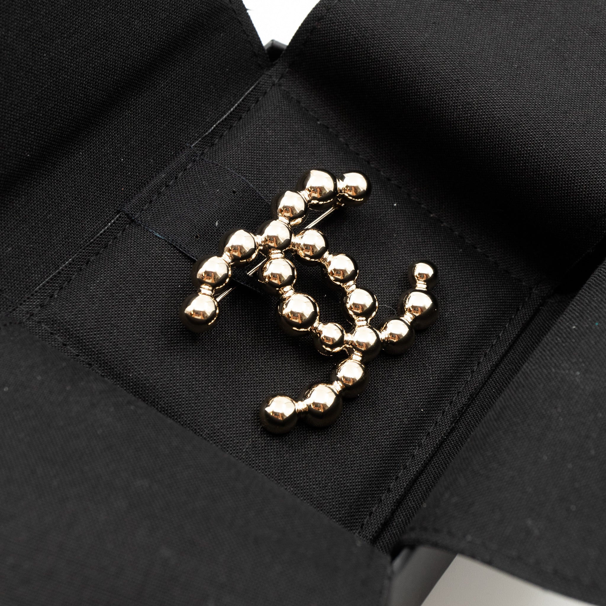 CC Metal Pearls Brooch