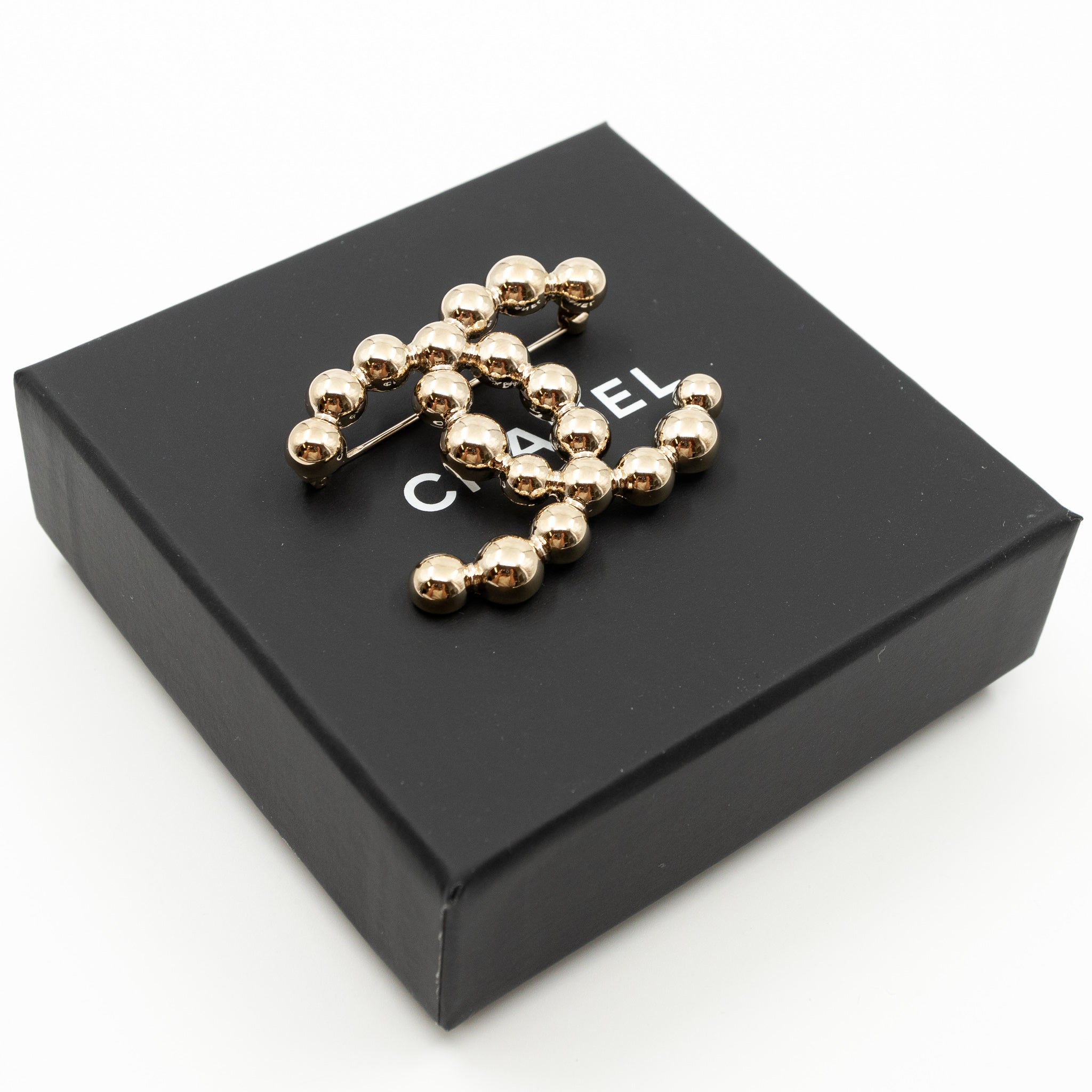 CC Metal Pearls Brooch