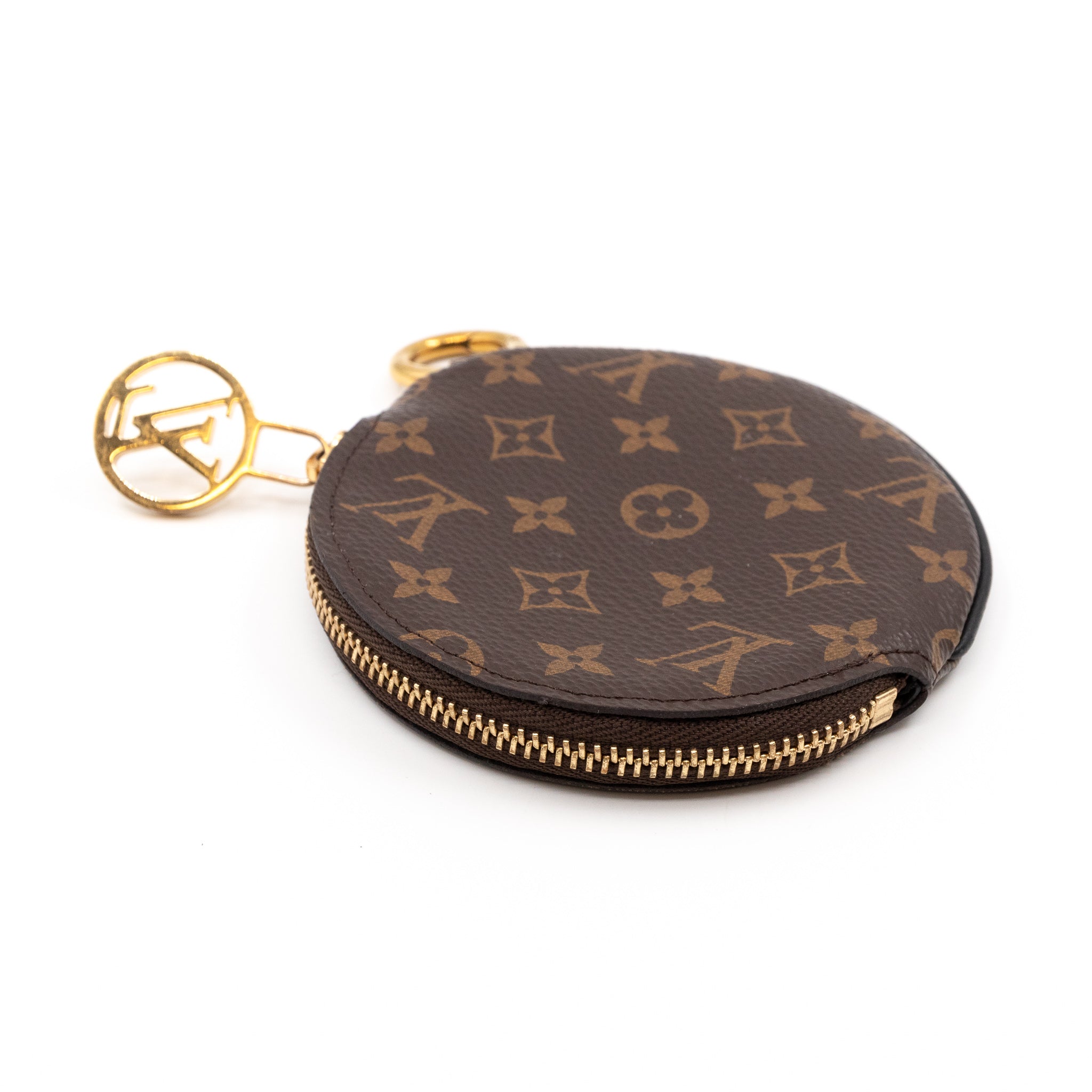 Louis vuitton 2025 round pouch