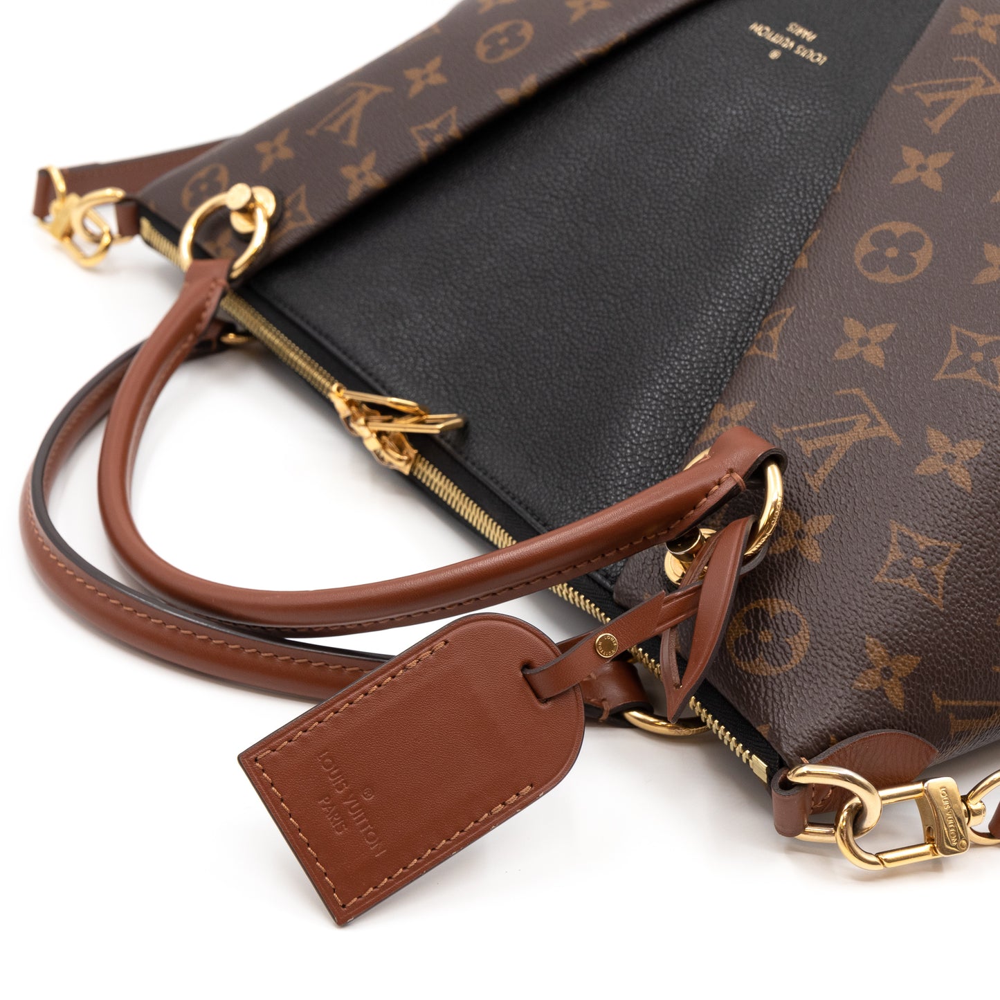 V Tote MM Monogram Noir Caramel