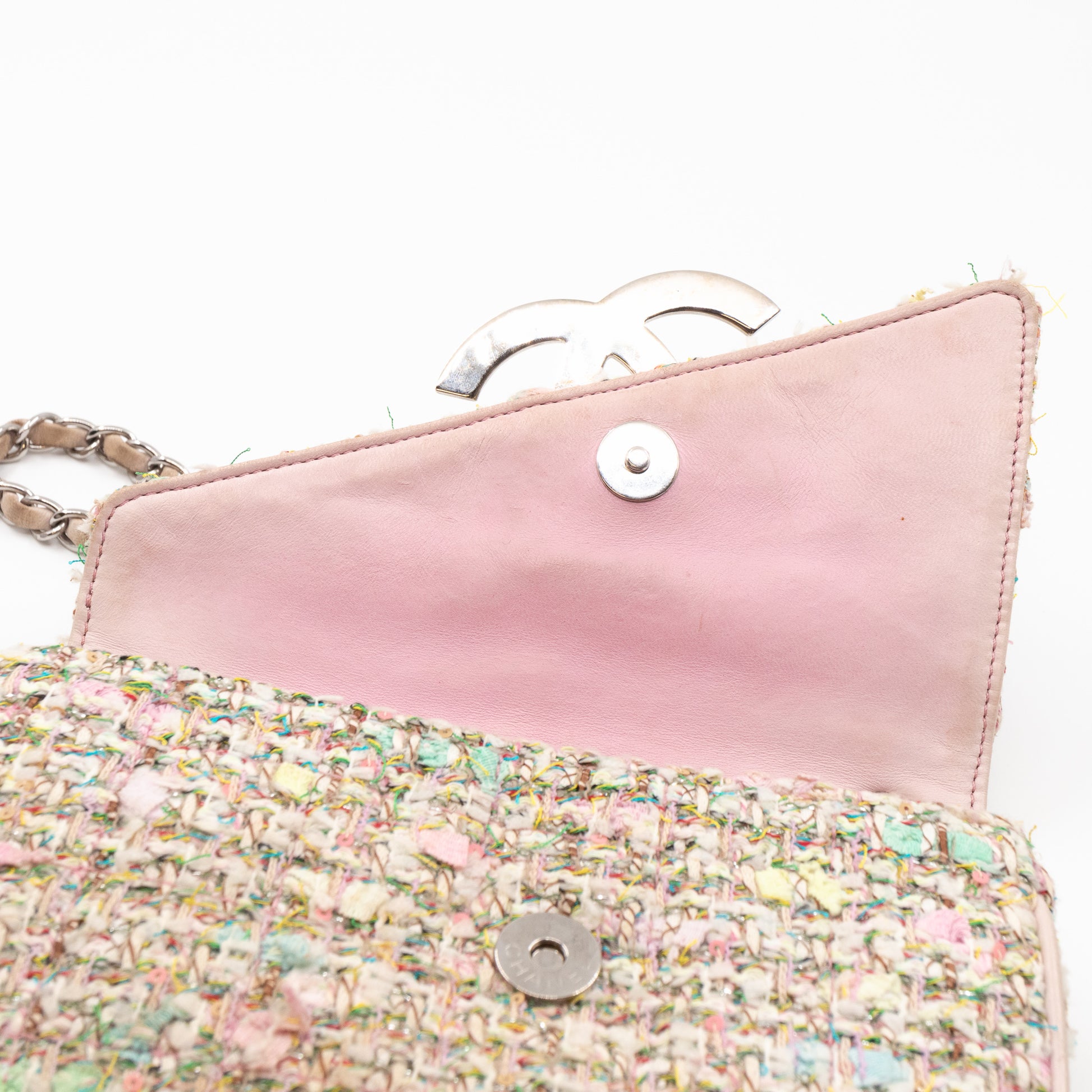 Chanel – Chanel Small Diagonal Flap CC Shoulder Bag Tweed Pink Multicolor –  Queen Station