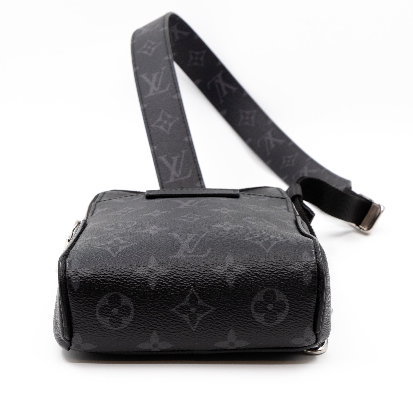 Louis Vuitton Monogram Eclipse Taiga Leather Taigarama Outdoor Sling Bag  (SHF-23939)