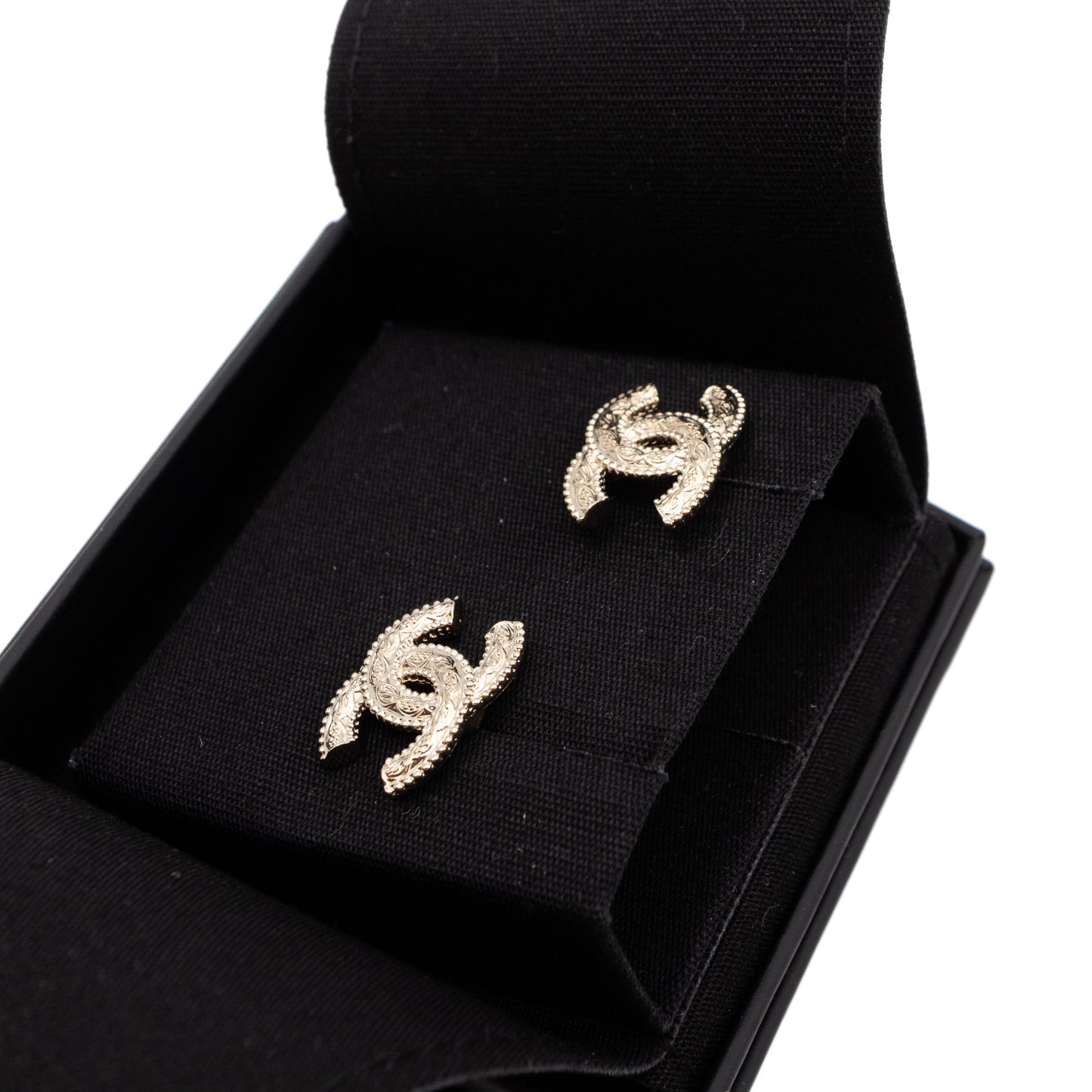 CC Lace Engraved Earrings Light Gold
