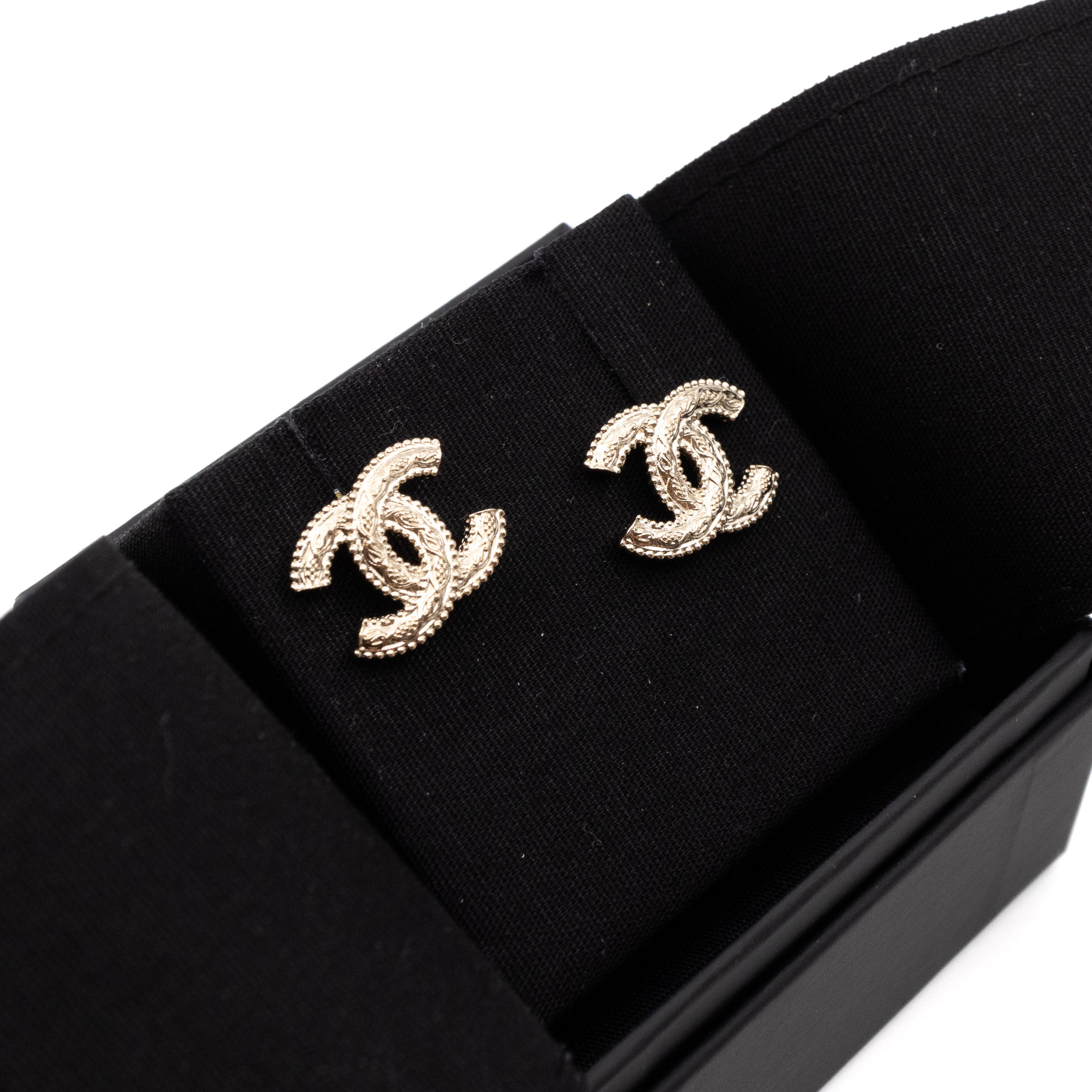 CC Lace Engraved Earrings Light Gold