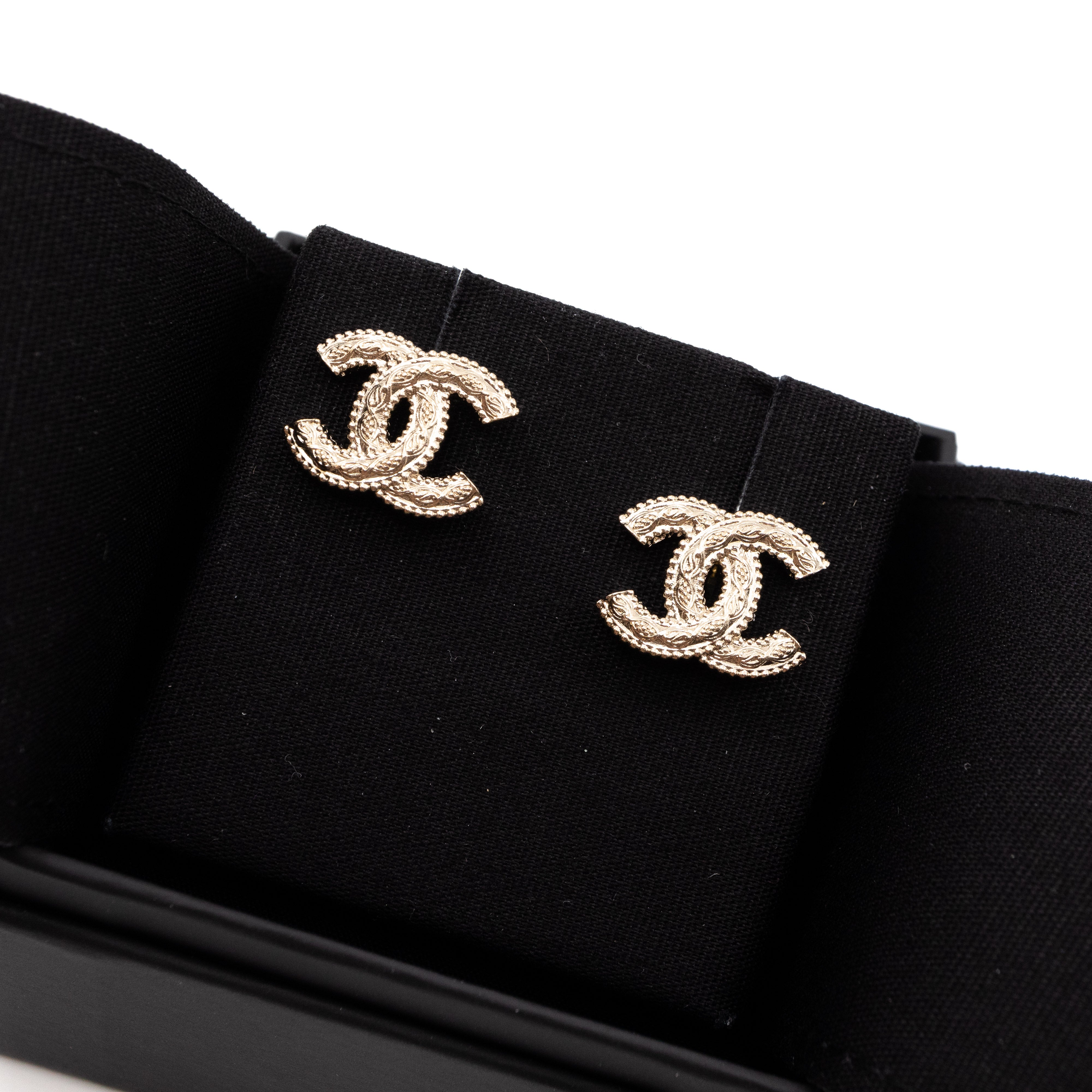 CC Lace Engraved Earrings Light Gold