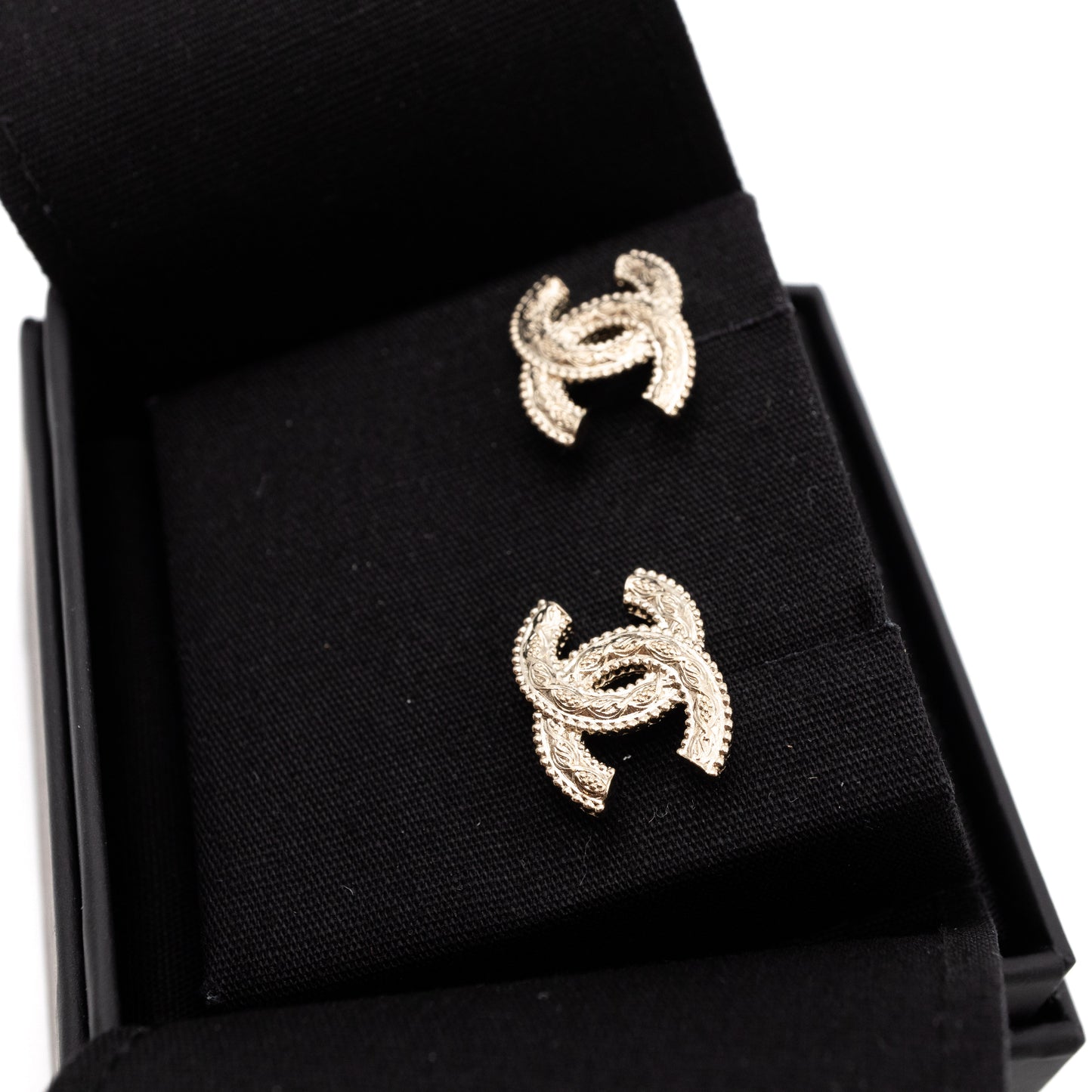 CC Lace Engraved Earrings Light Gold