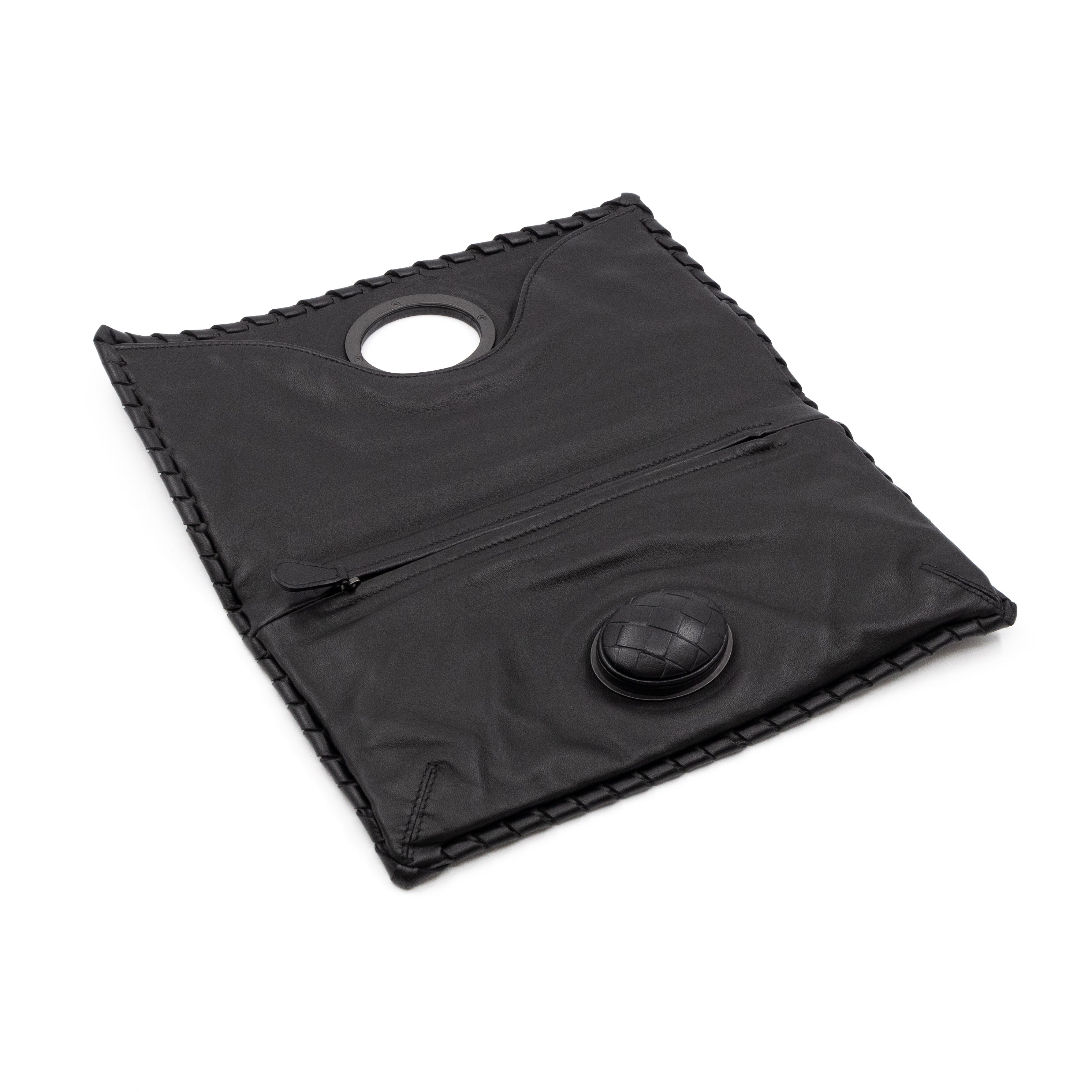 Twist Lock Clutch Intrecciato Black Leather